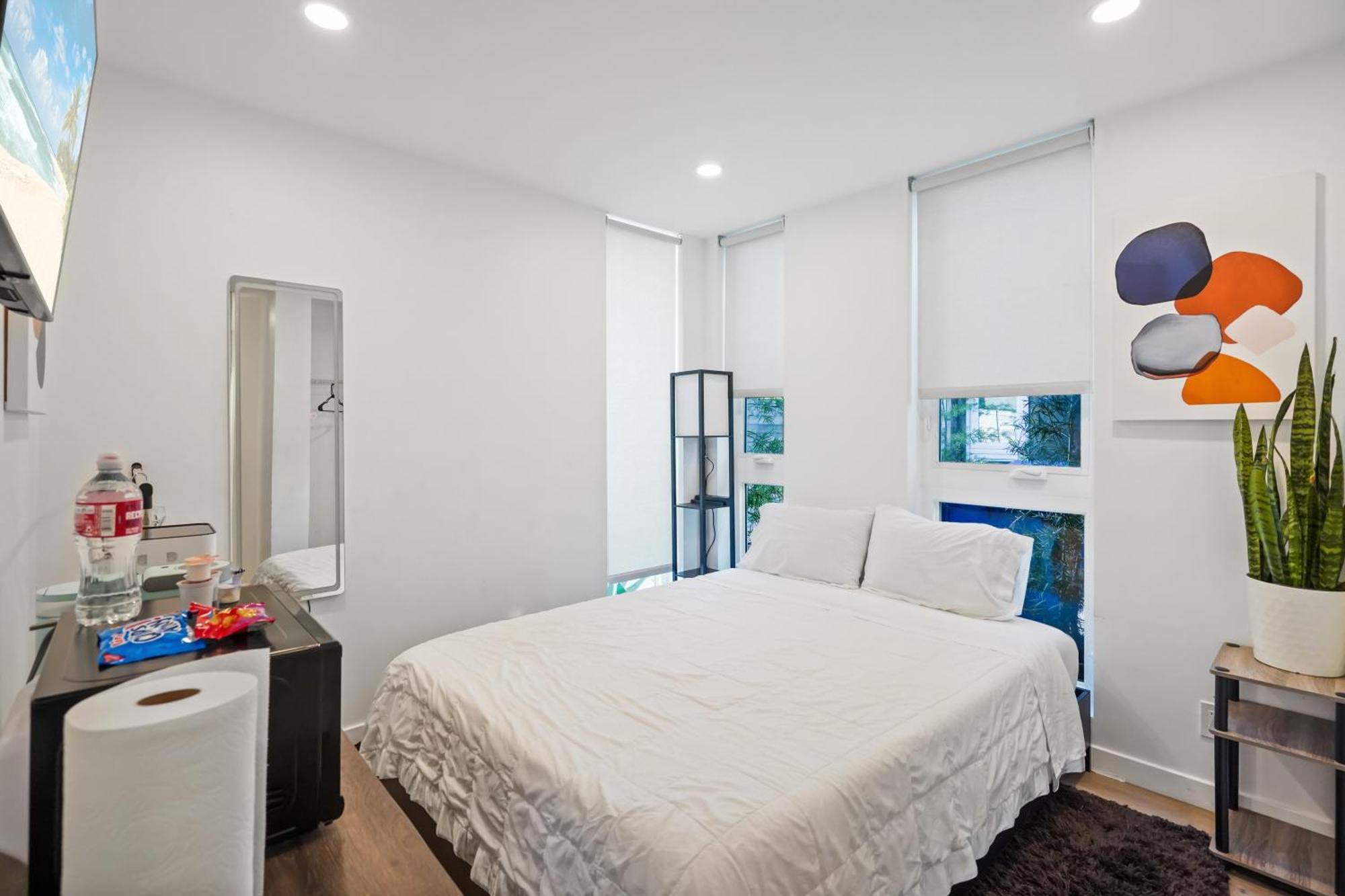 Bed & Breakfast Eye-opening And Ultra-secure Luxury Hollywood