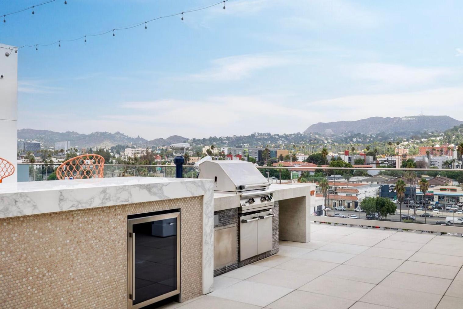 Hollywood 2br W Sundeck Pool Nr Hiking Trails Lax-1113 Los Angeles