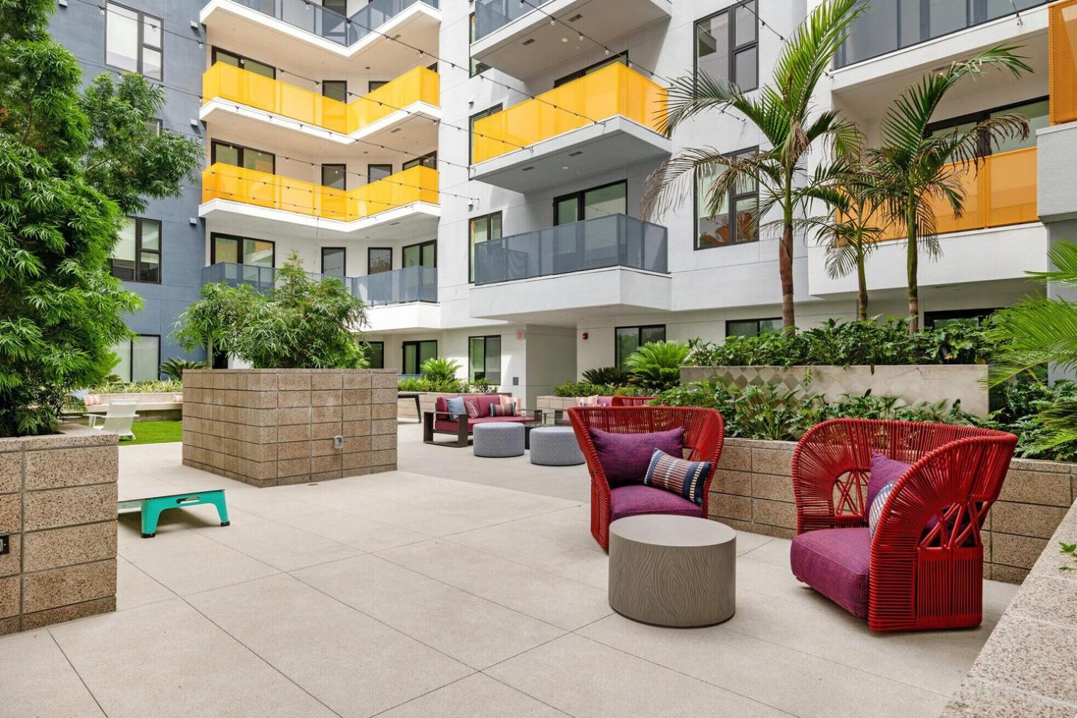 Hollywood 2br W Sundeck Pool Nr Hiking Trails Lax-1113 Apartment *