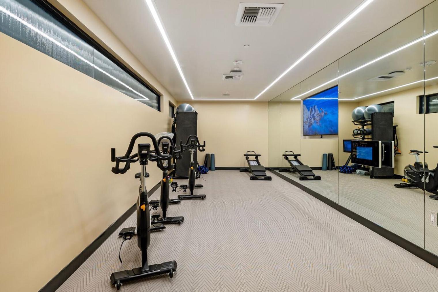 Apartment Hollywood 1br W Pool Gym Nr Coffee Shops Lax-1112