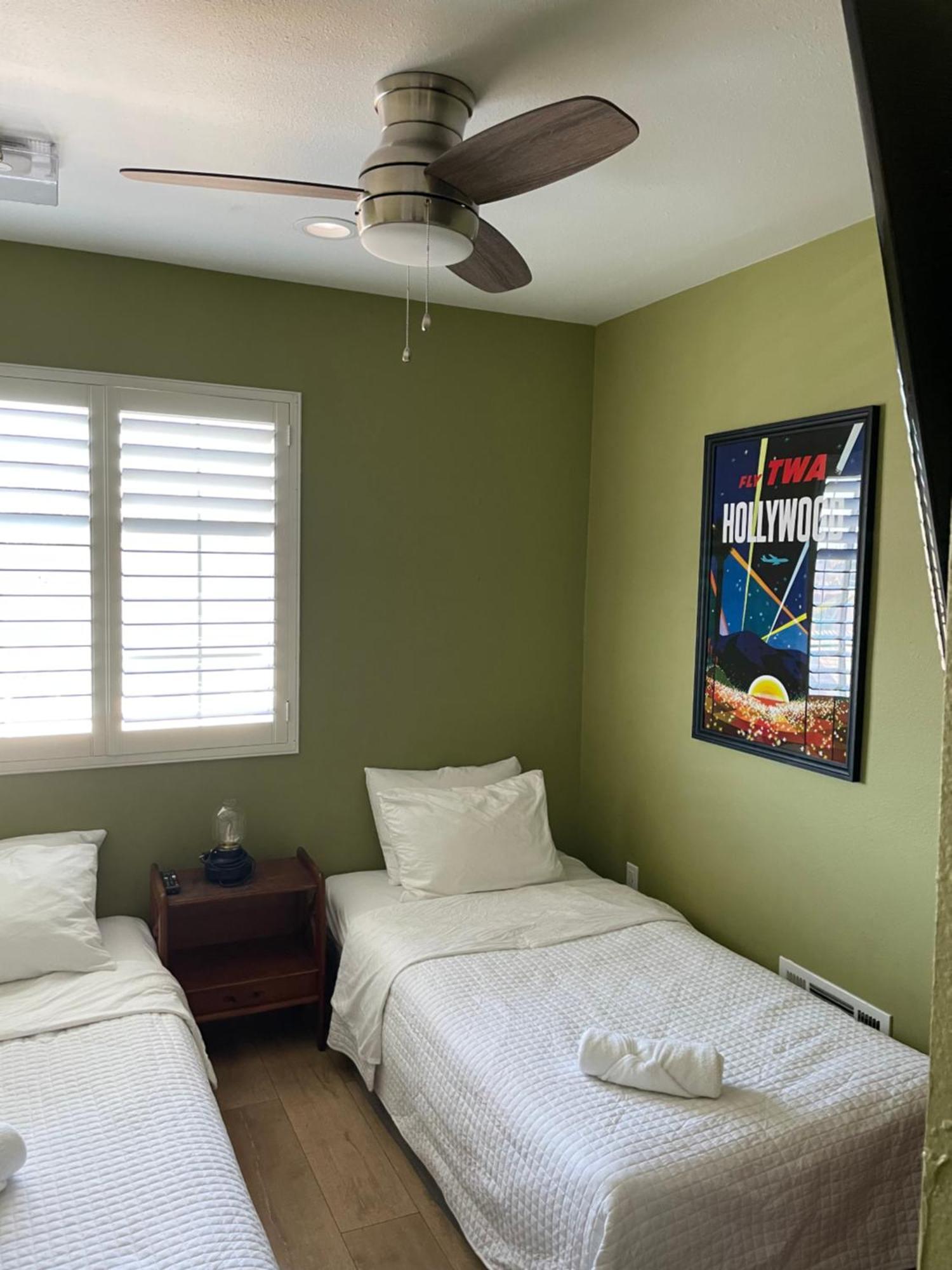 Hollywood View Private With Amenities Homestay