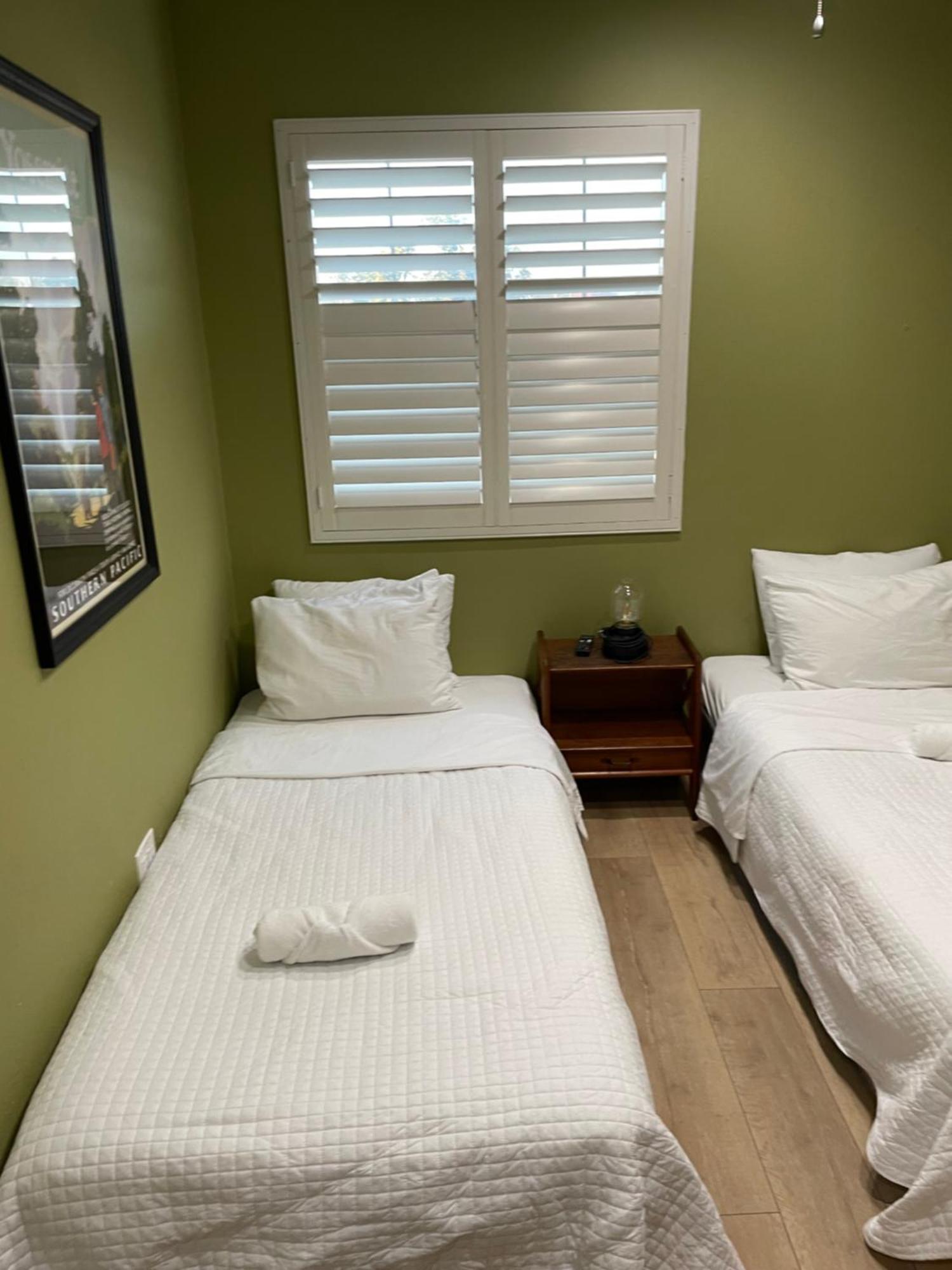 Hollywood View Private With Amenities