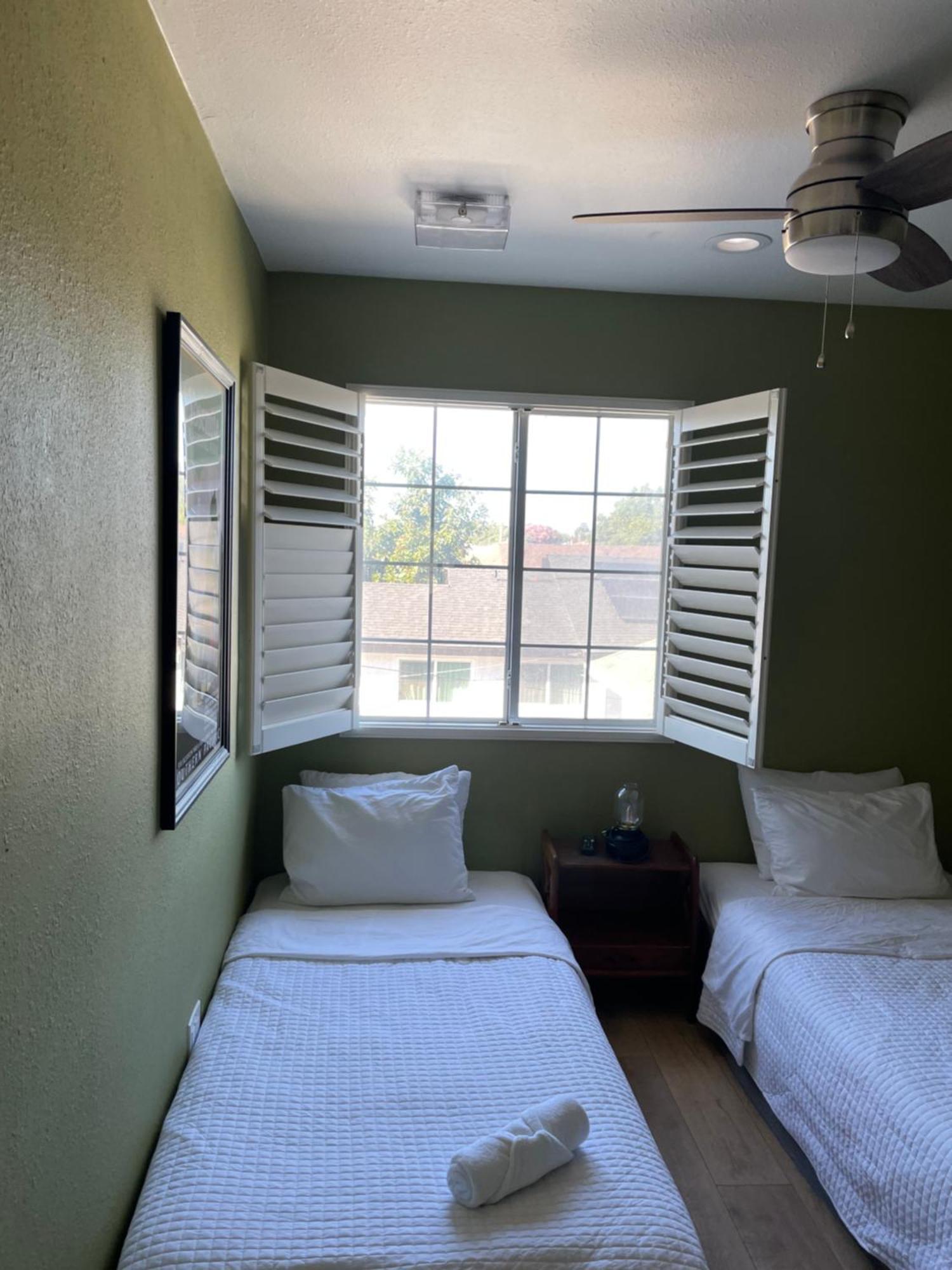 Hollywood View Private With Amenities