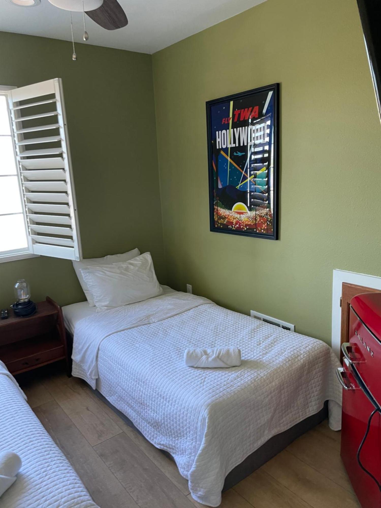 Hollywood View Private With Amenities