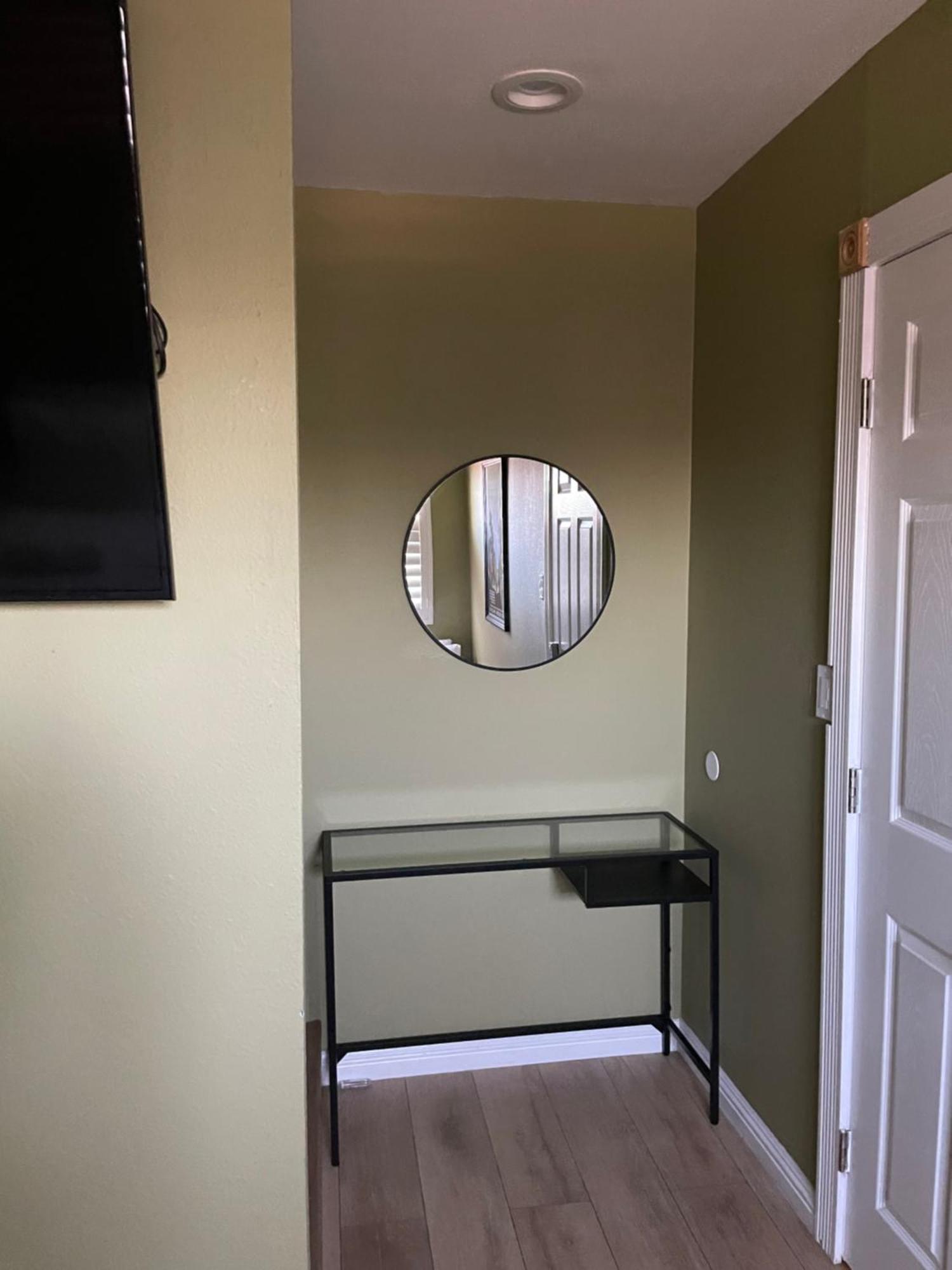 Hollywood View Private With Amenities Homestay