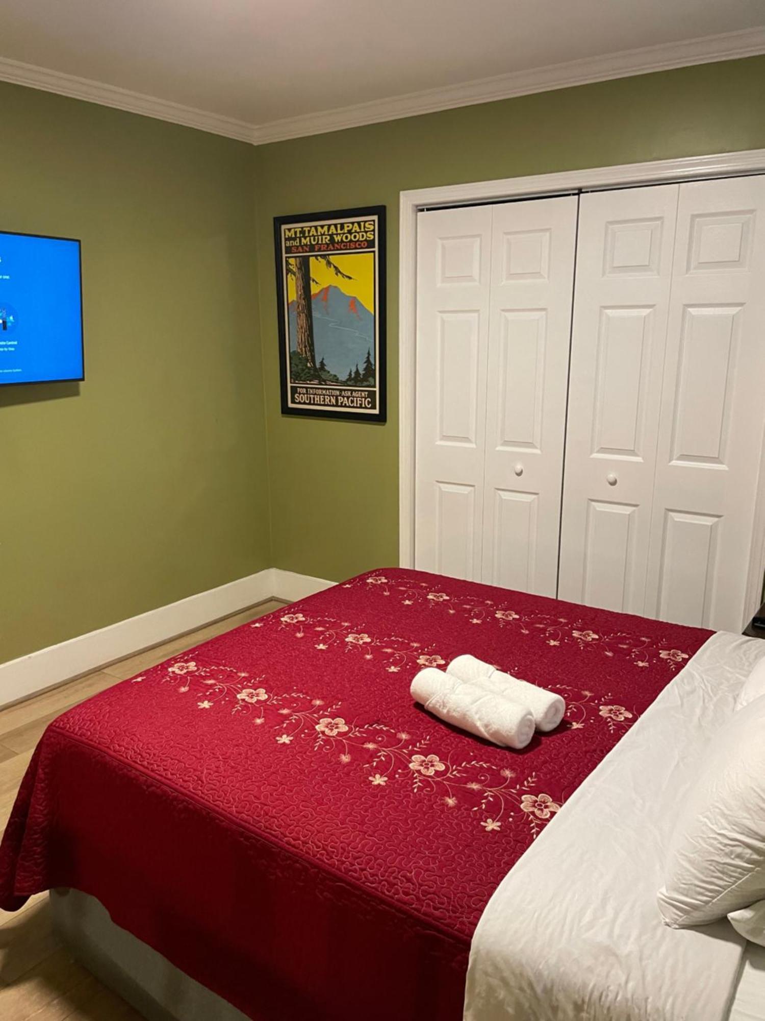Private La Bedroom W Private Half-bathroom - Ac - Wifi - Private Fridge -smart Tv Hospedagem domiciliar Los Angeles