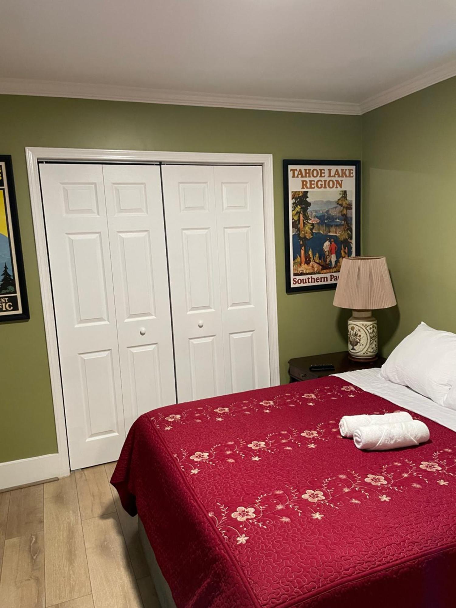 Private La Bedroom W Private Half-bathroom - Ac - Wifi - Private Fridge -smart Tv Hospedagem domiciliar
