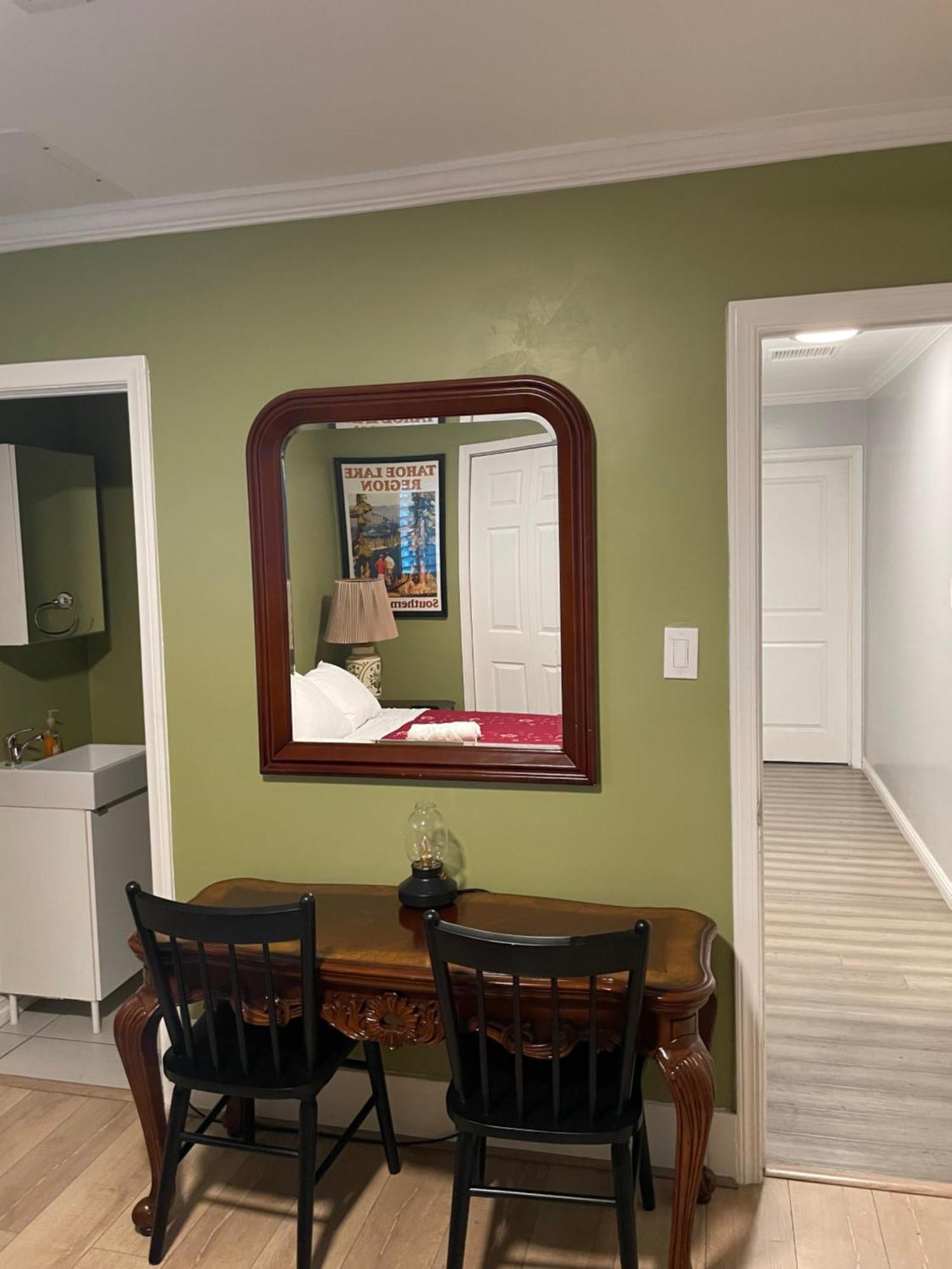 Private La Bedroom W Private Half-bathroom - Ac - Wifi - Private Fridge -smart Tv * Los Angeles