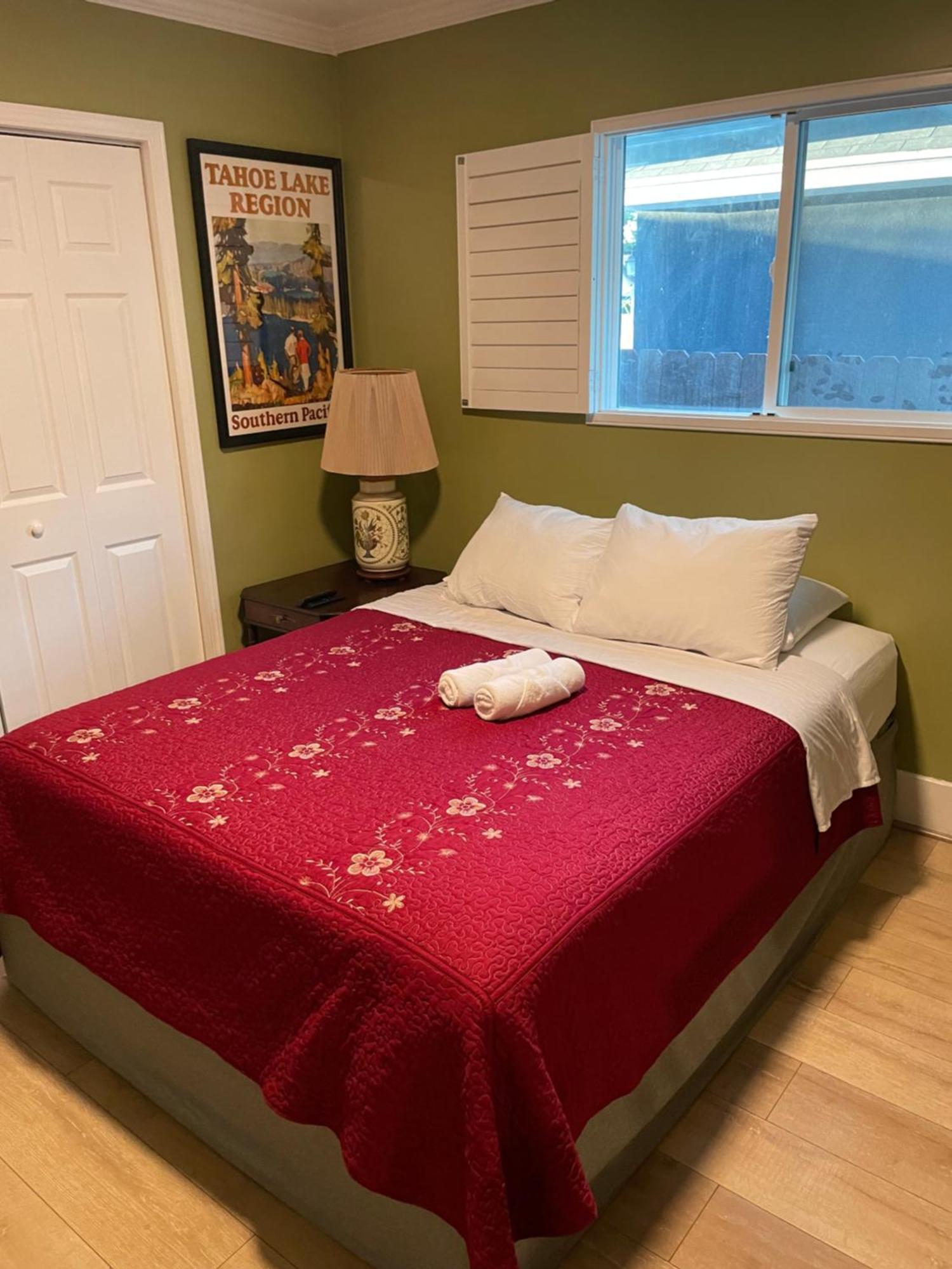 Private La Bedroom W Private Half-bathroom - Ac - Wifi - Private Fridge -smart Tv Hospedagem domiciliar Los Angeles