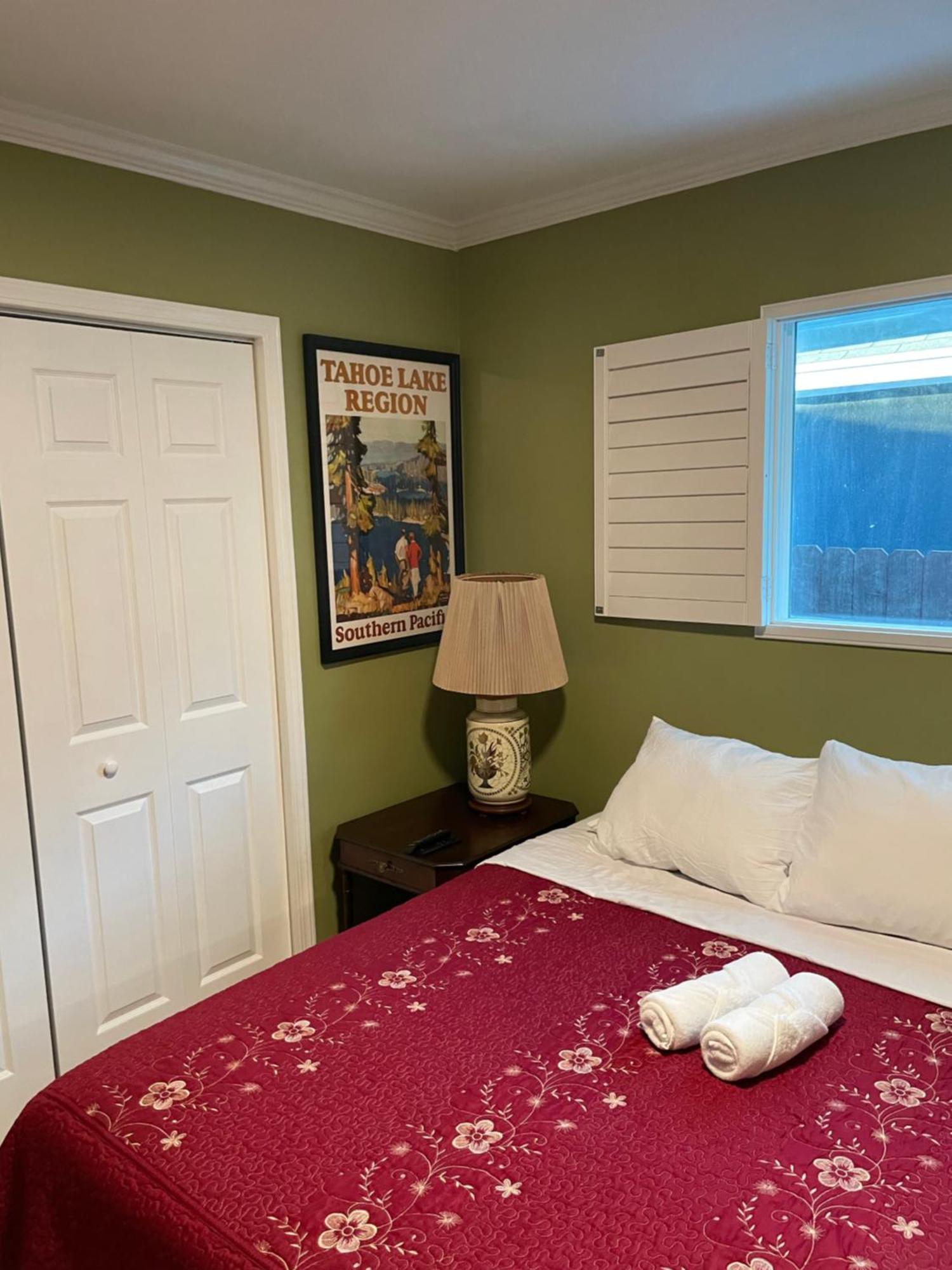 Private La Bedroom W Private Half-bathroom - Ac - Wifi - Private Fridge -smart Tv Hospedagem domiciliar