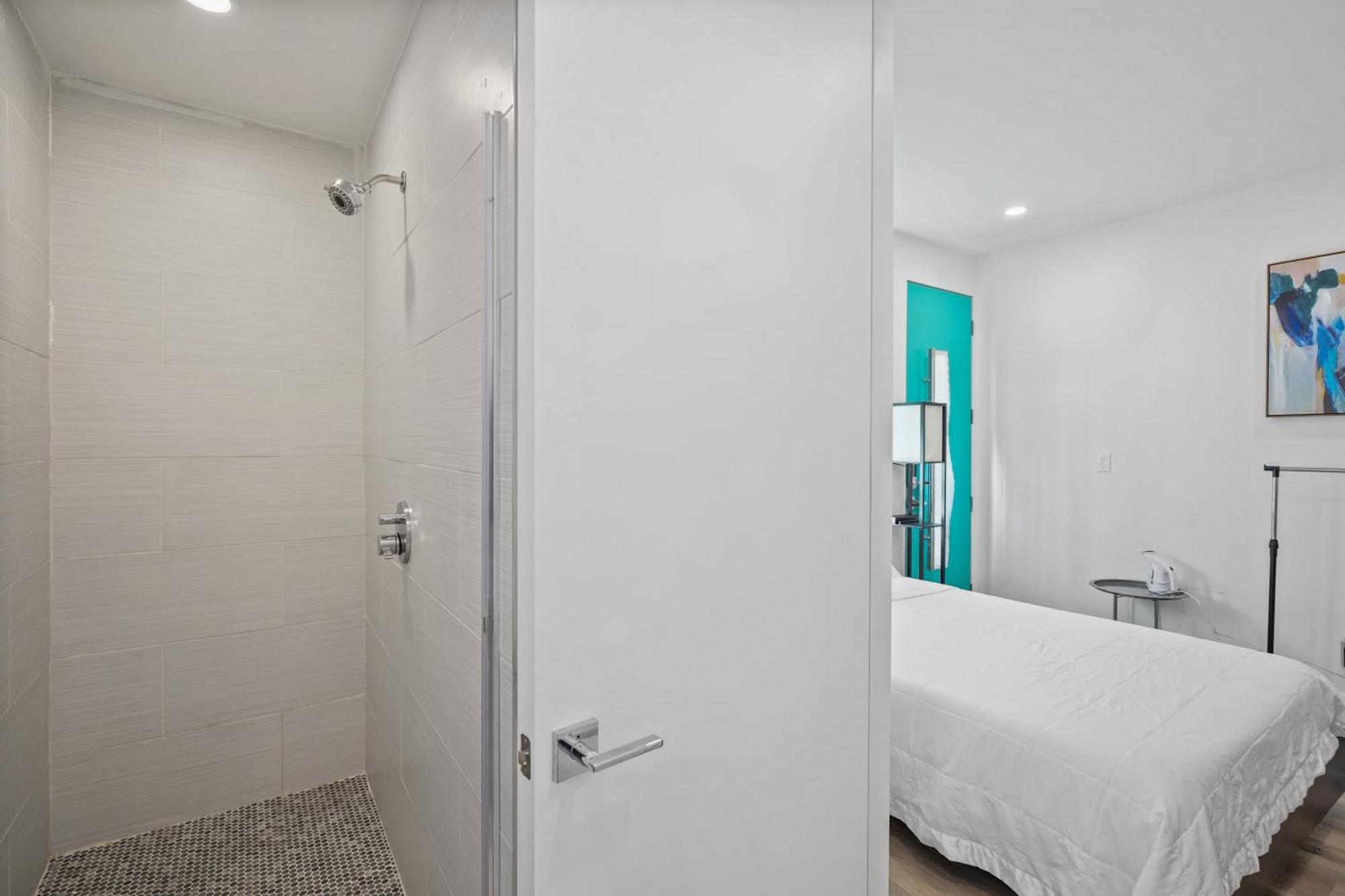 Bed & Breakfast Eye-opening And Ultra-secure Luxury Hollywood