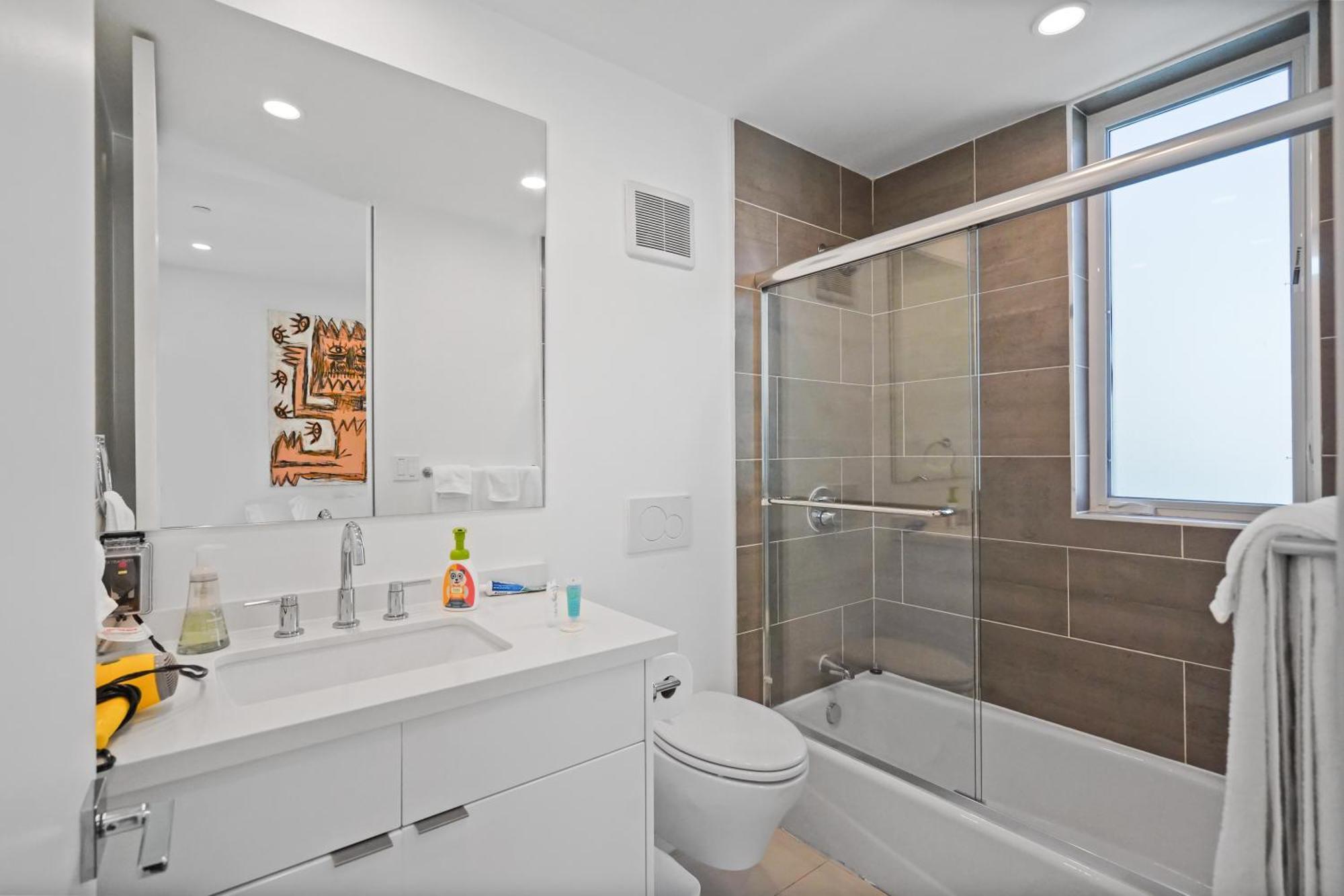 Bed & Breakfast Eye-opening And Ultra-secure Luxury Hollywood Los Angeles