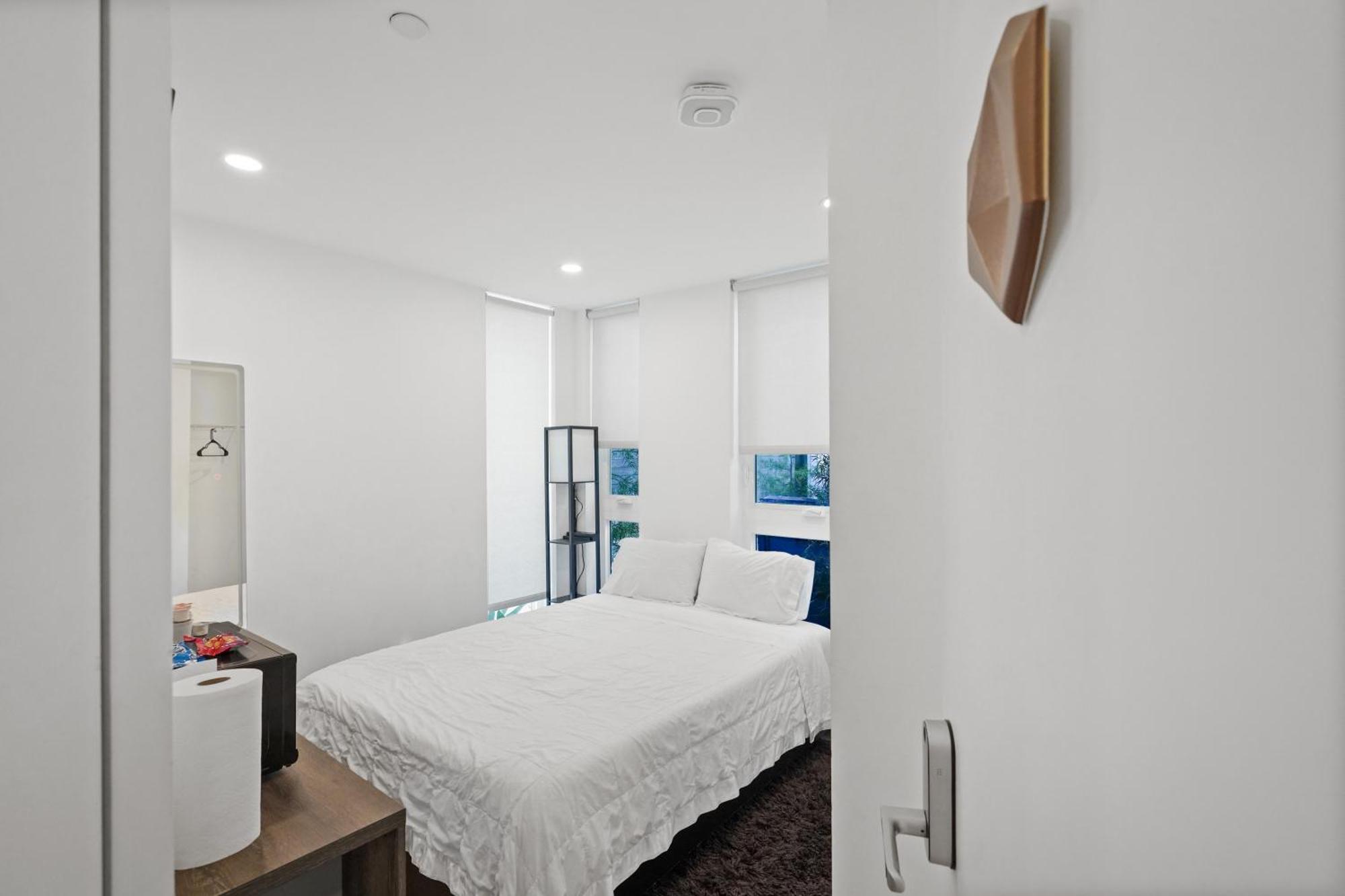 Bed & Breakfast Eye-opening And Ultra-secure Luxury Hollywood *