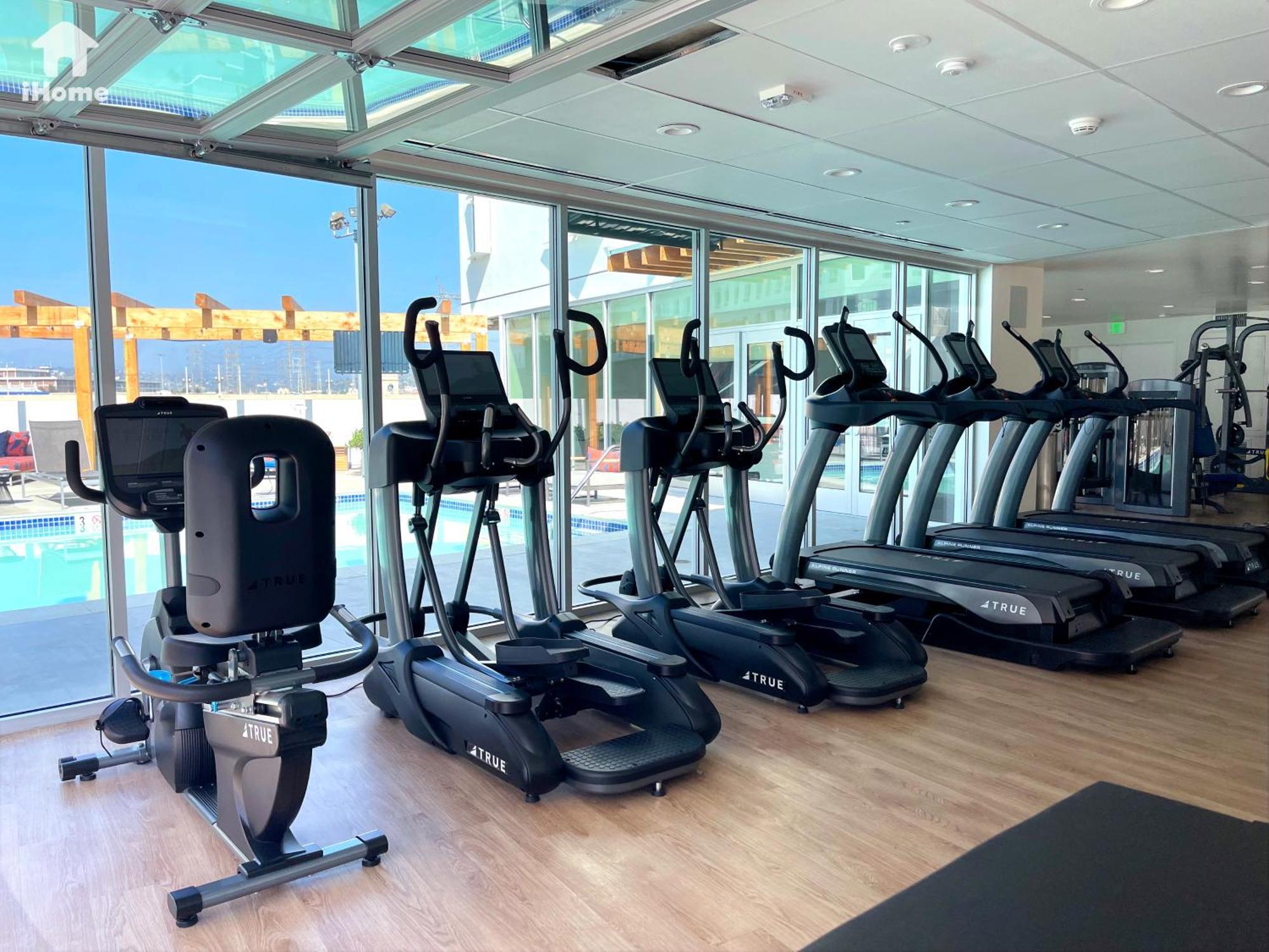 Perfect W Parking Gym Pool Wifi In Arts District Dtla Near Little Tokyo B4 Los Angeles