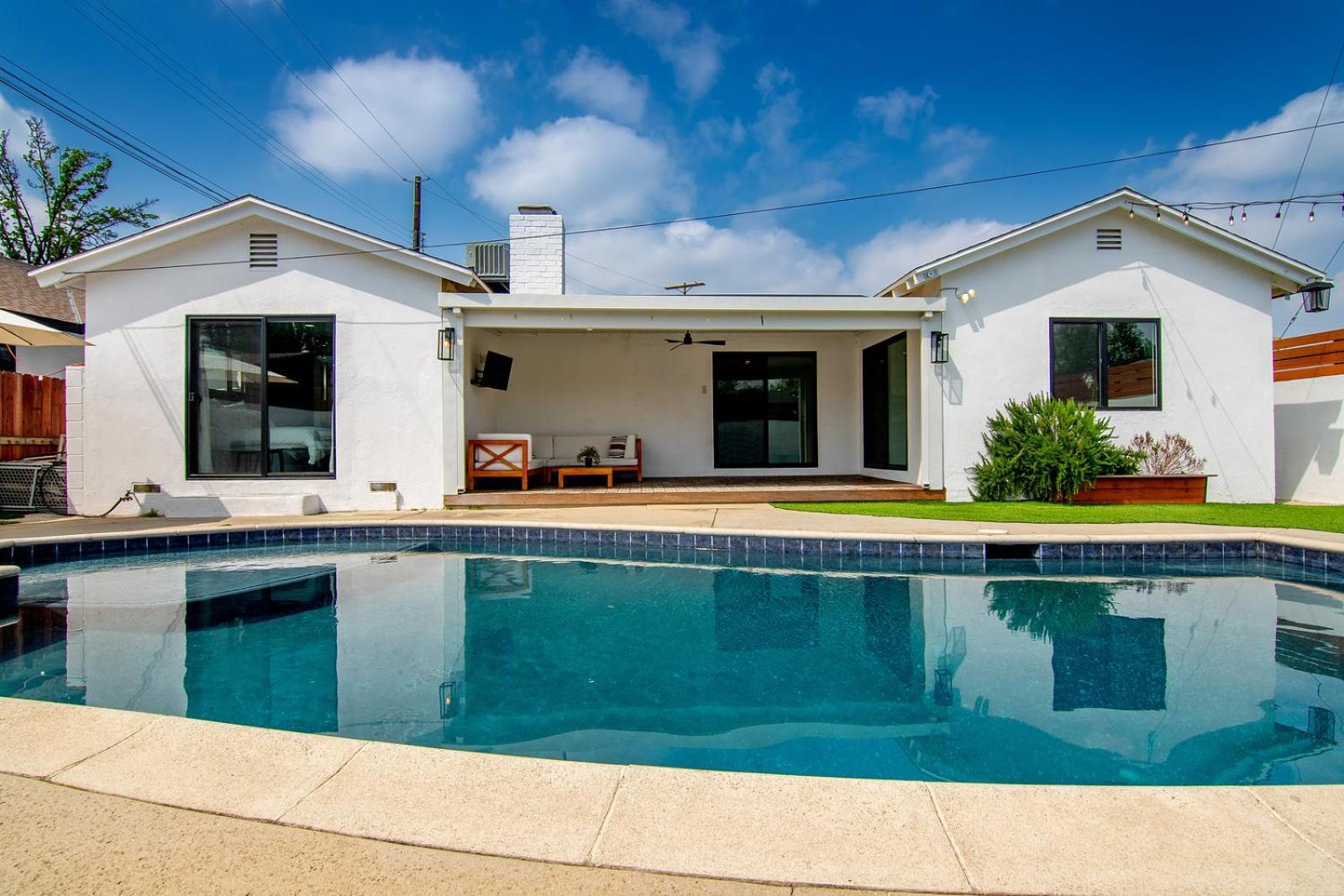 Beautiful Large + Pool *