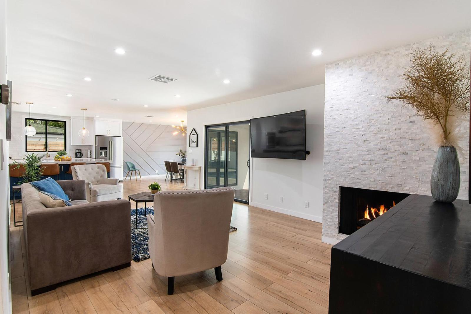 Beautiful Large + Pool * Los Angeles