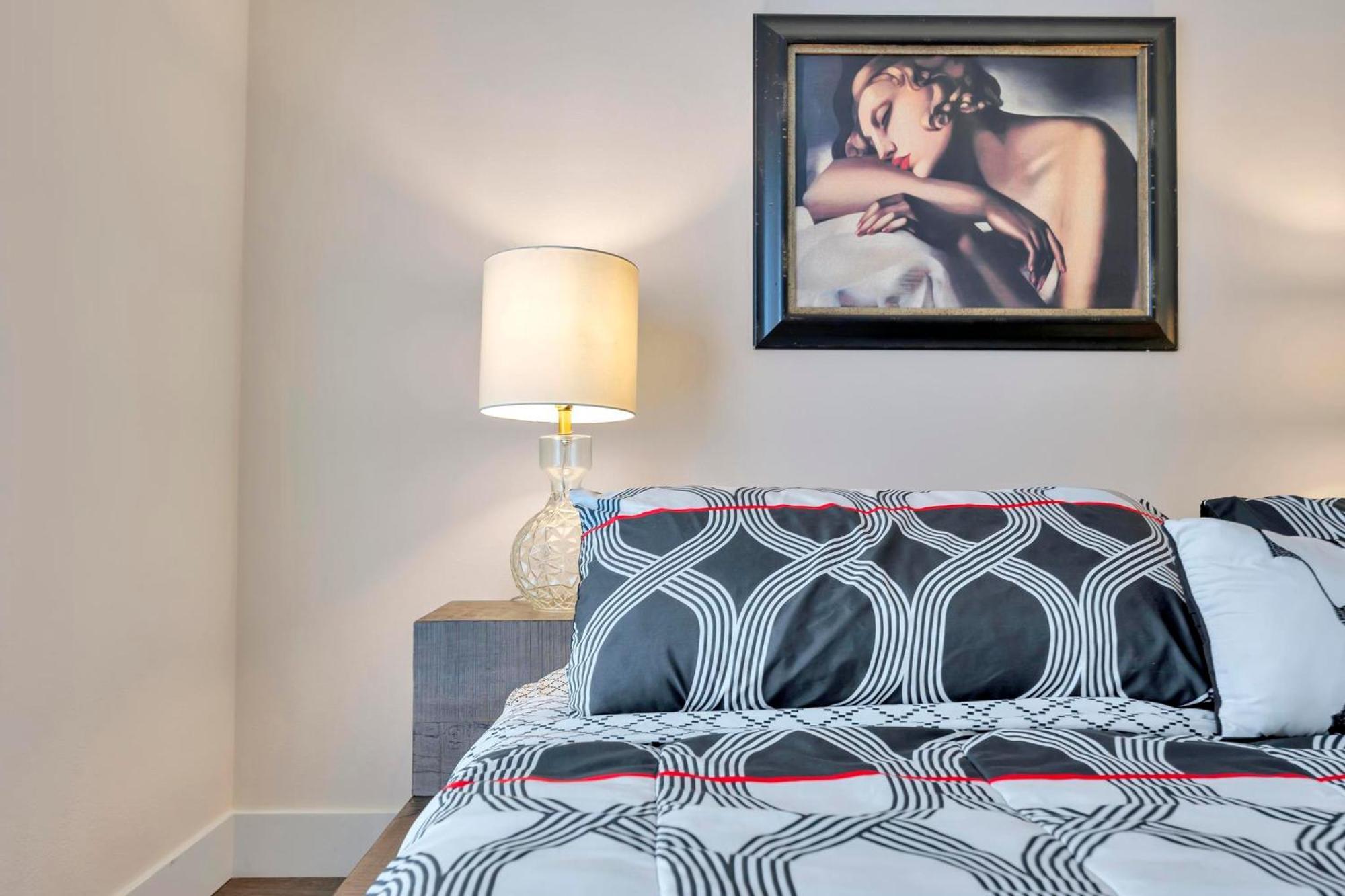 1 Luxury Apartment Los Angeles