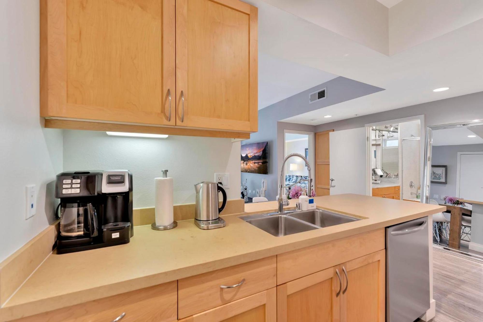 1 Luxury Apartment *