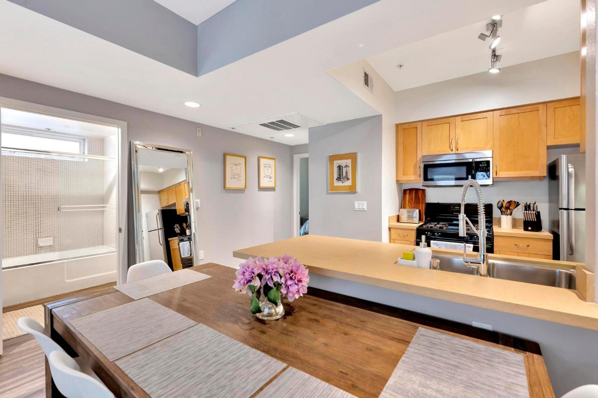 1 Luxury Apartment Los Angeles