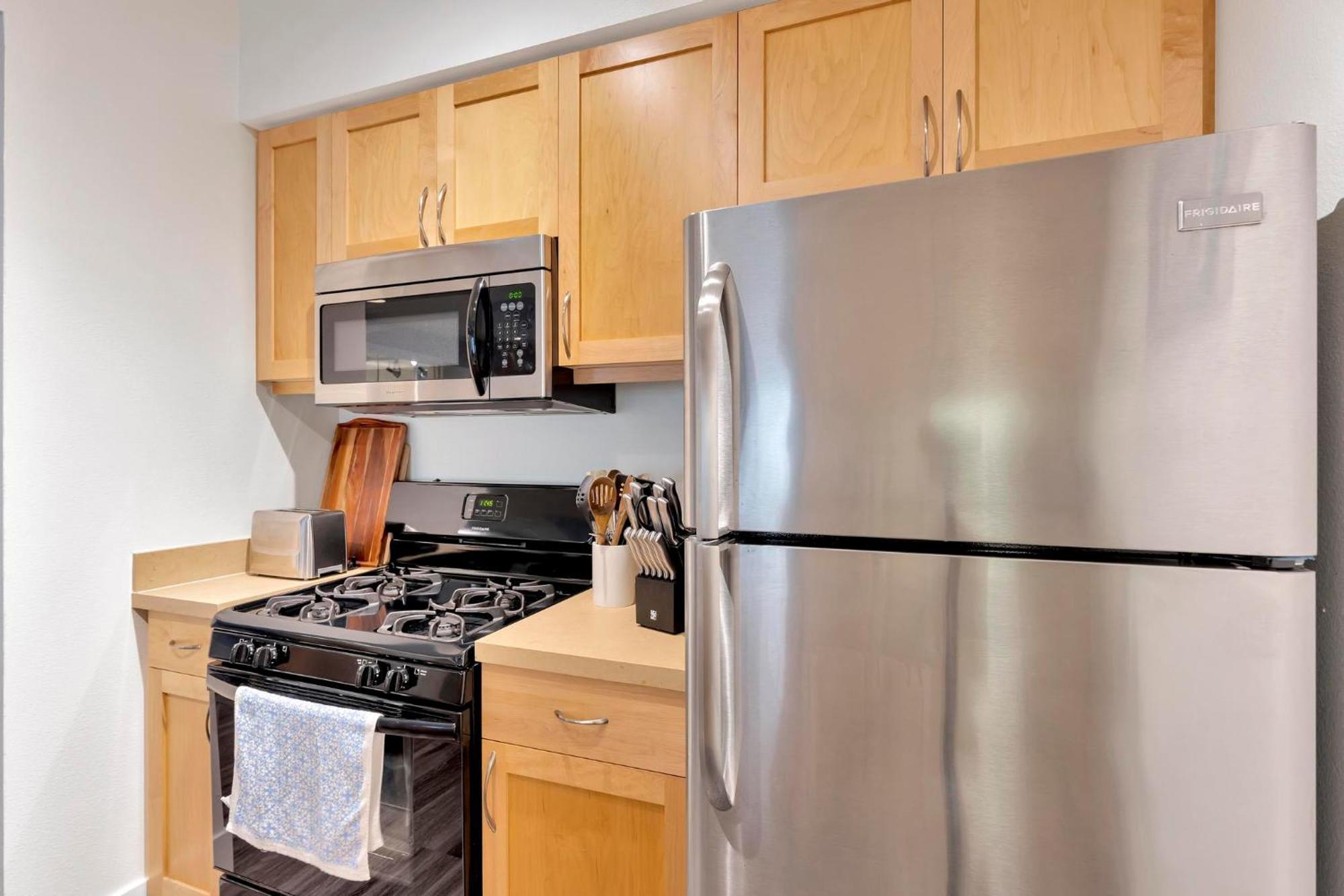 1 Luxury Apartment *