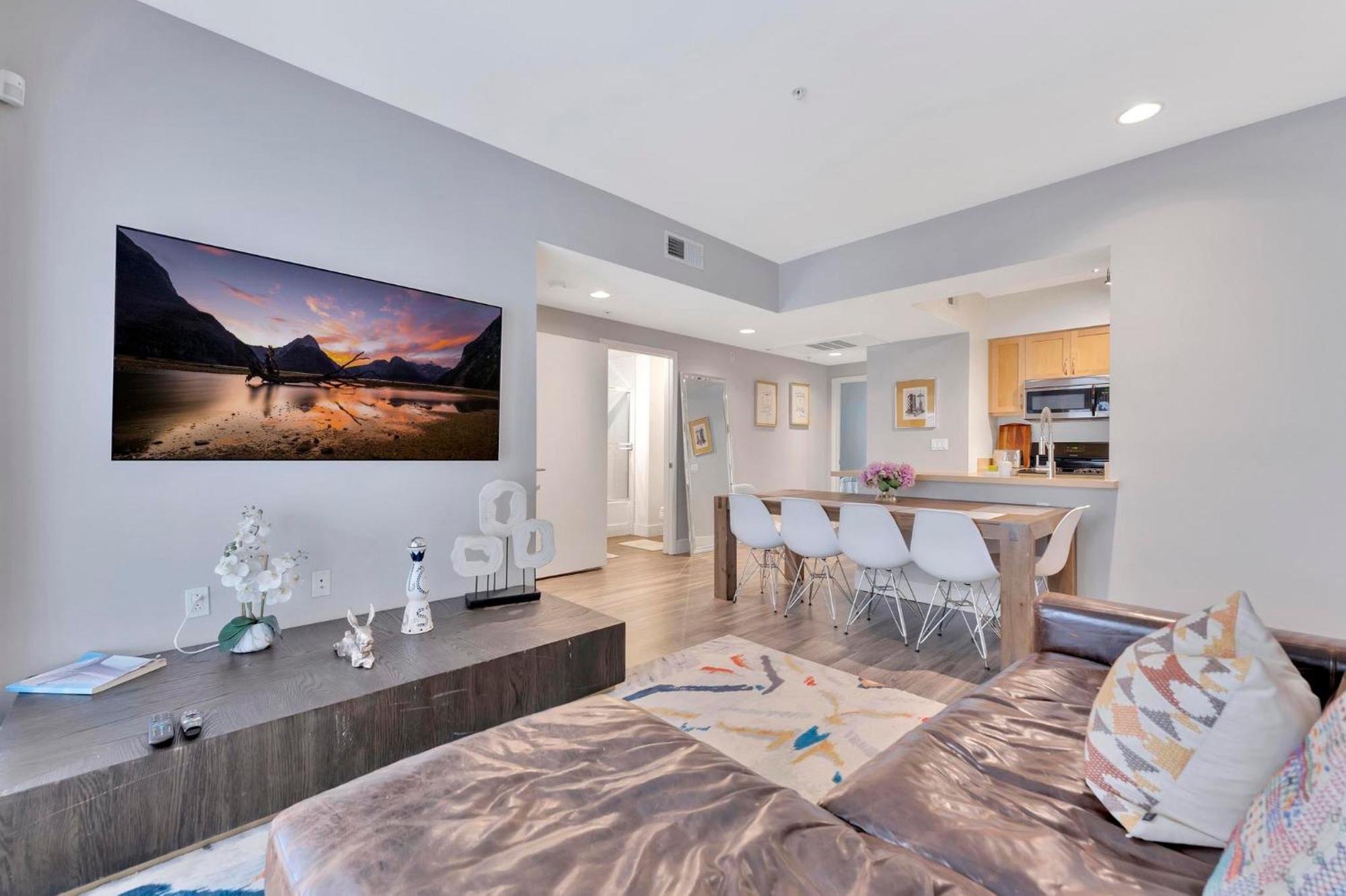 1 Luxury Apartment Los Angeles