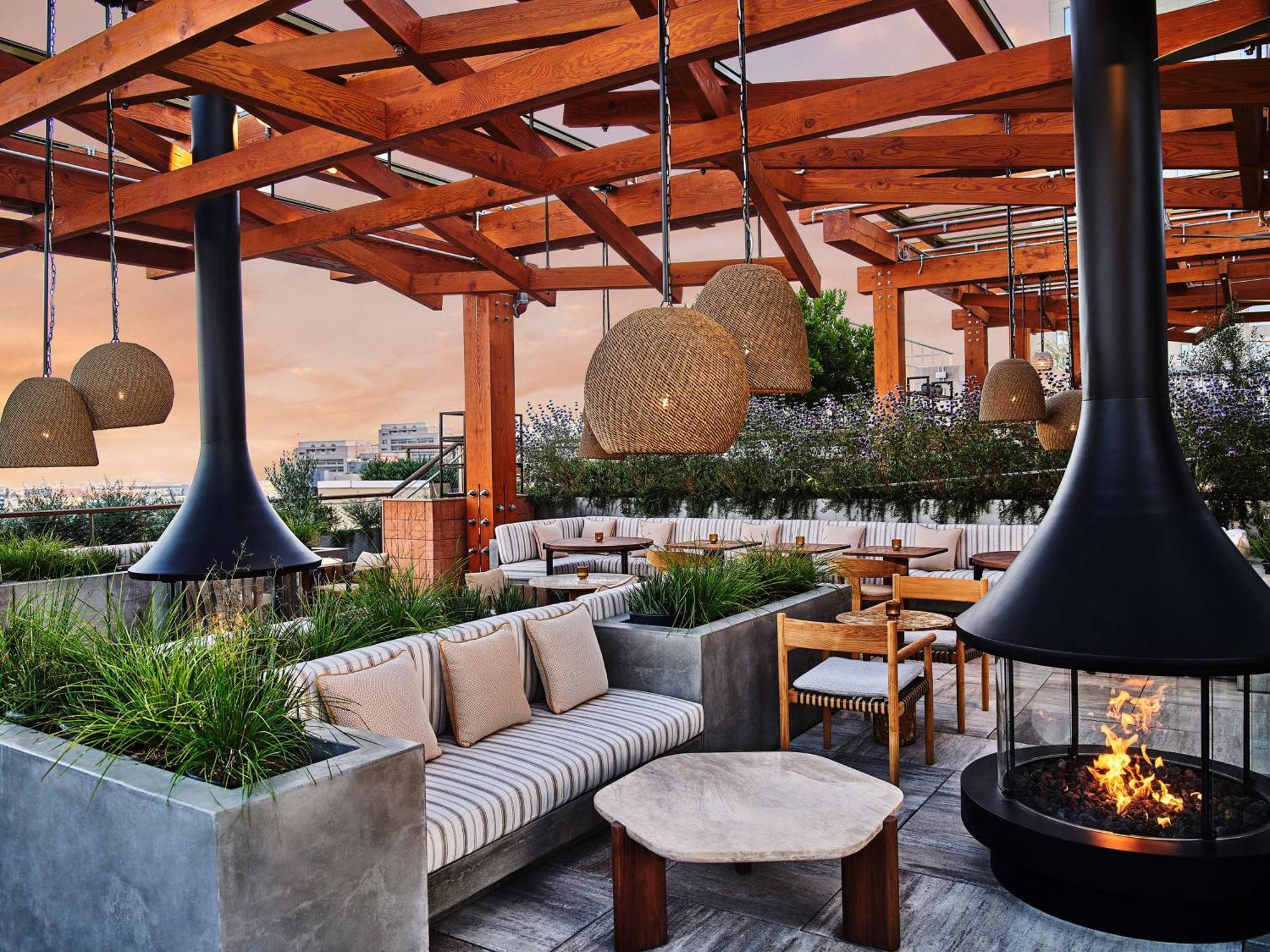 Conrad Angeles Hotel 5*
