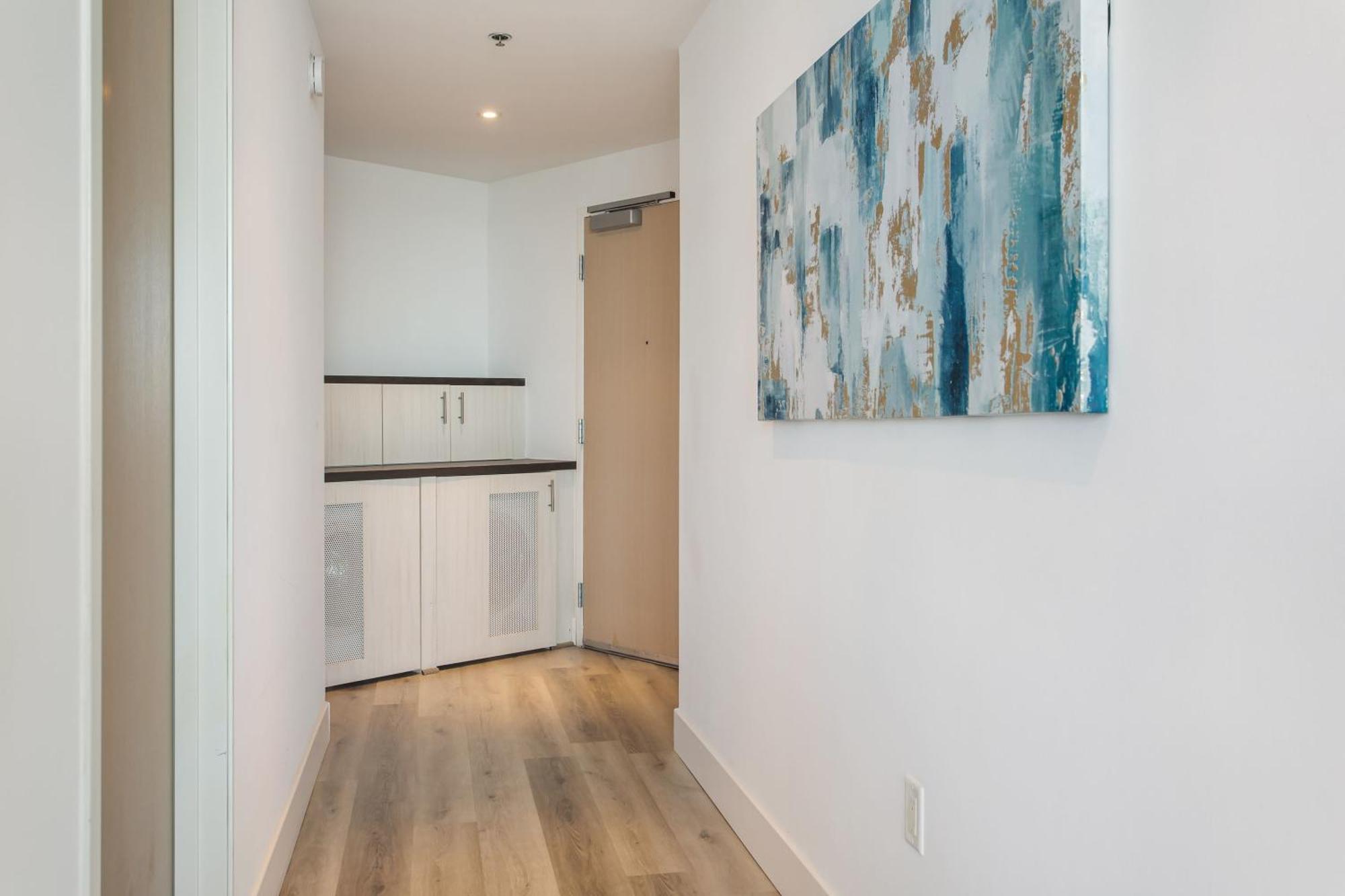 Gorgeous Luxury High Rise W/prvt Parking Los Angeles