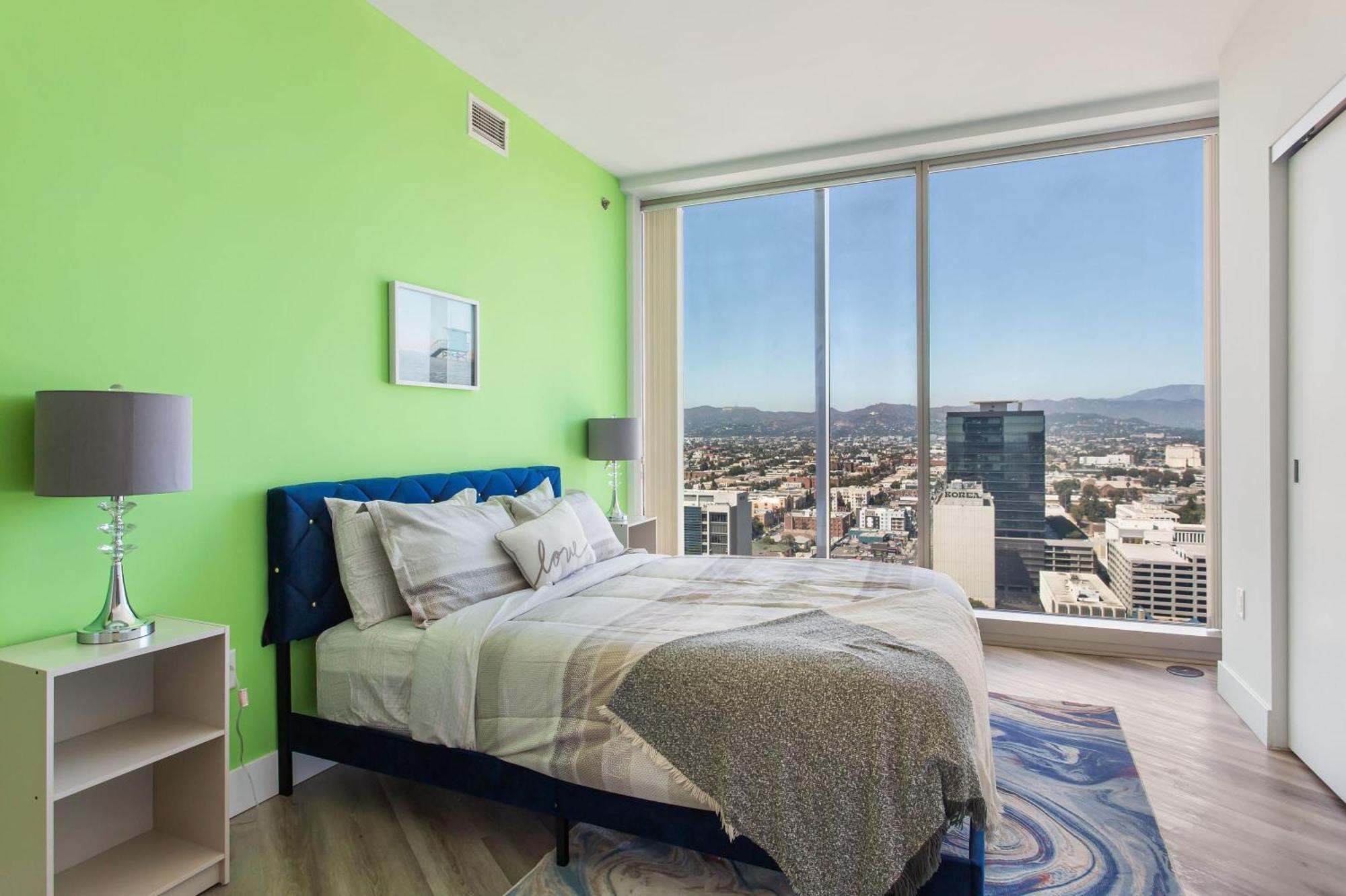 Gorgeous Luxury High Rise W/prvt Parking Los Angeles