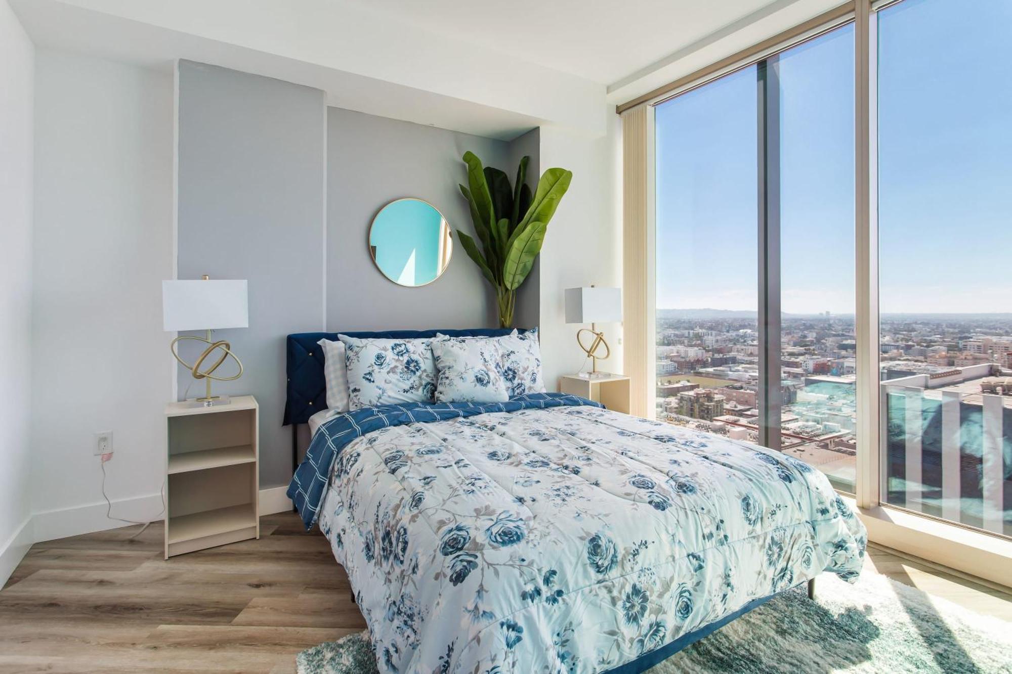 Gorgeous Luxury High Rise W/prvt Parking * Los Angeles