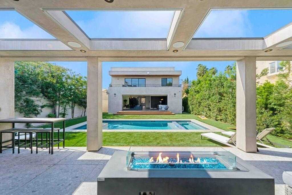 Villa Hollywood Hills 5 Bedroom Villa, Pool, Rooftop, Parking