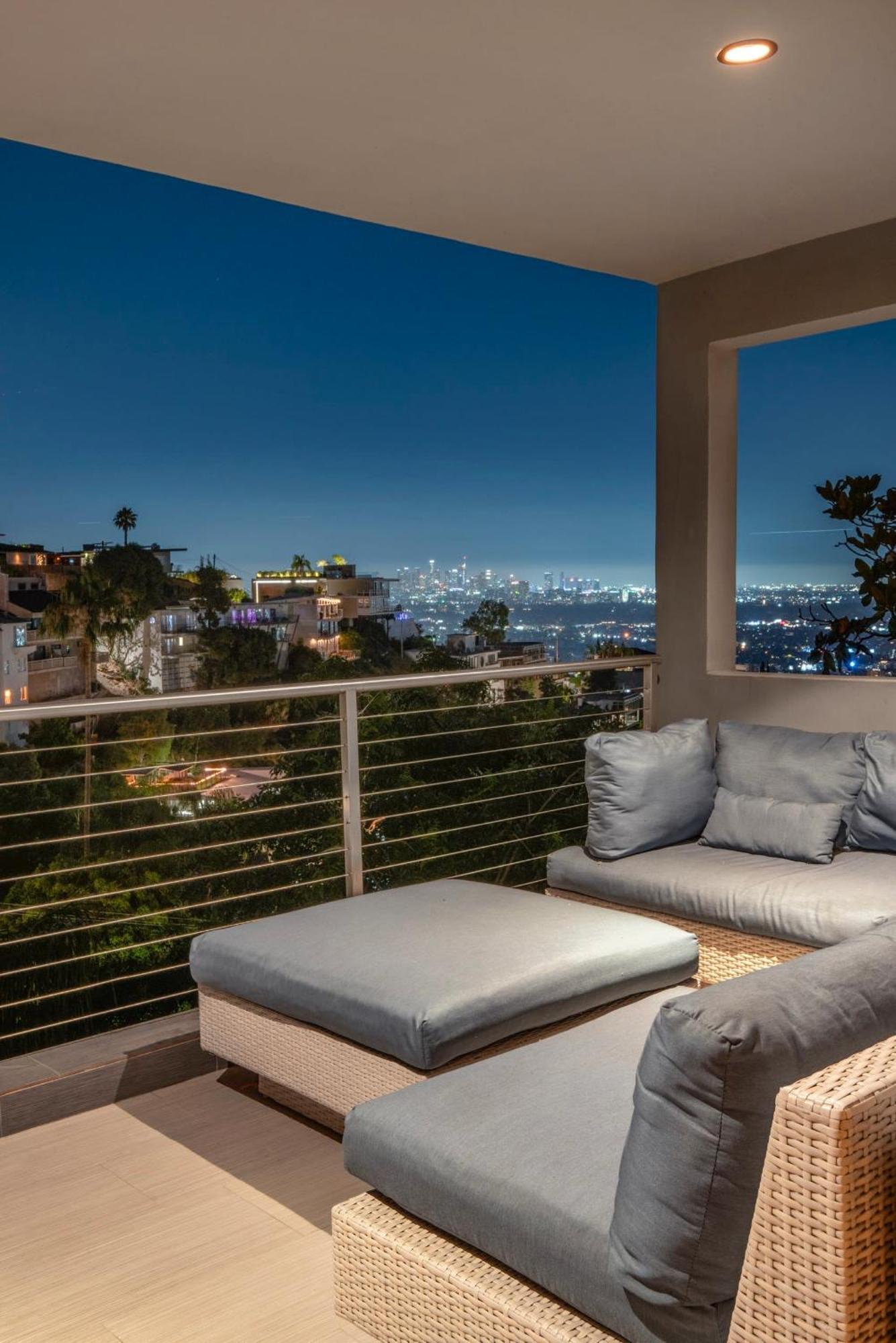 6mil 5br Sunset Strip Jetliner Views Oasis Holiday home