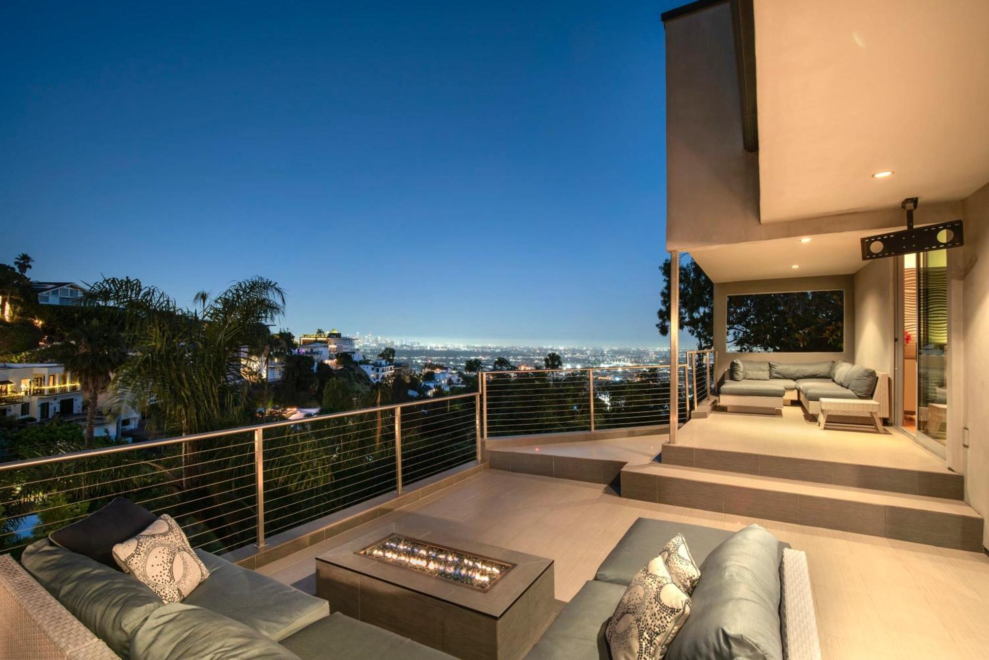 6mil 5br Sunset Strip Jetliner Views Oasis