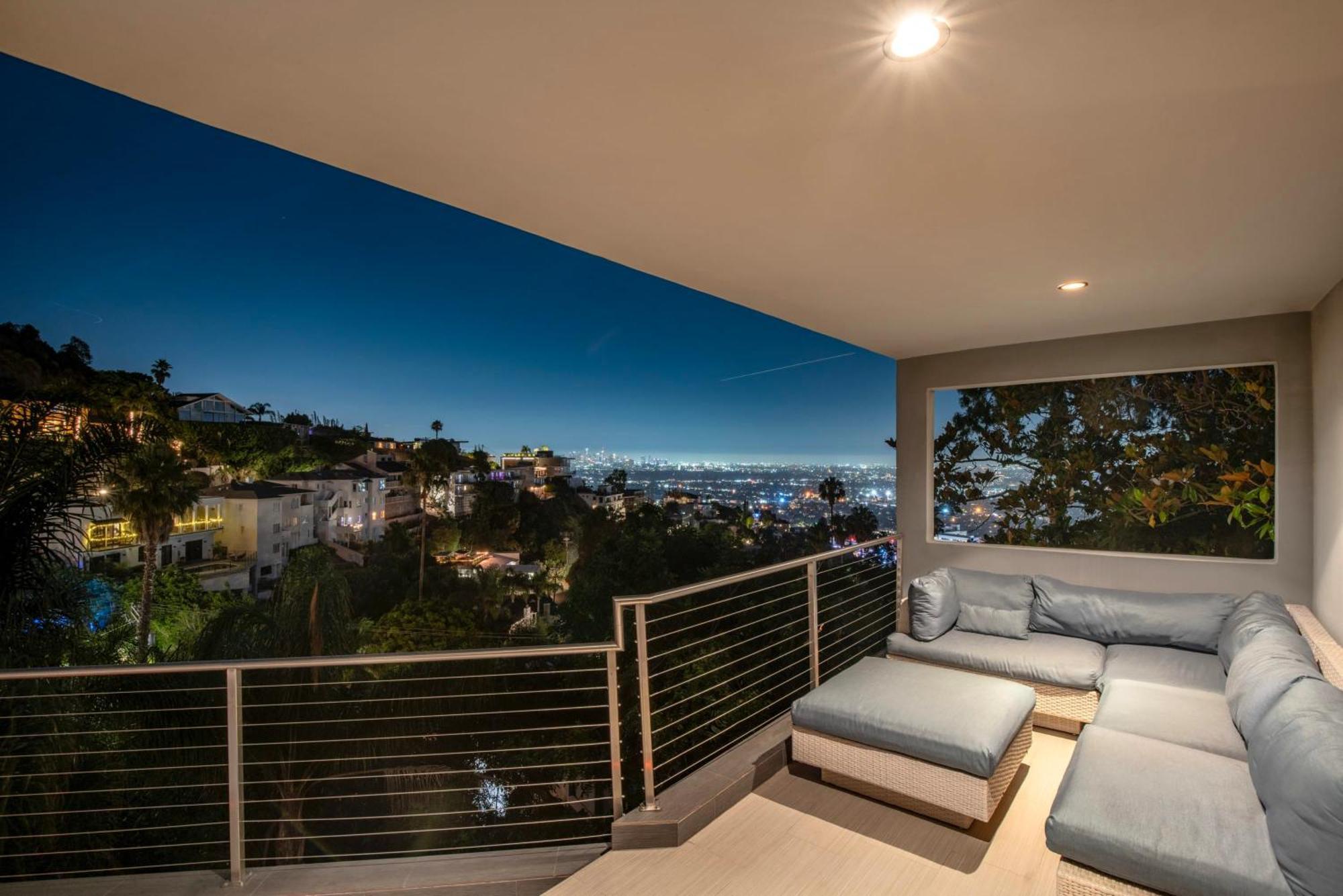 6mil 5br Sunset Strip Jetliner Views Oasis Holiday home *