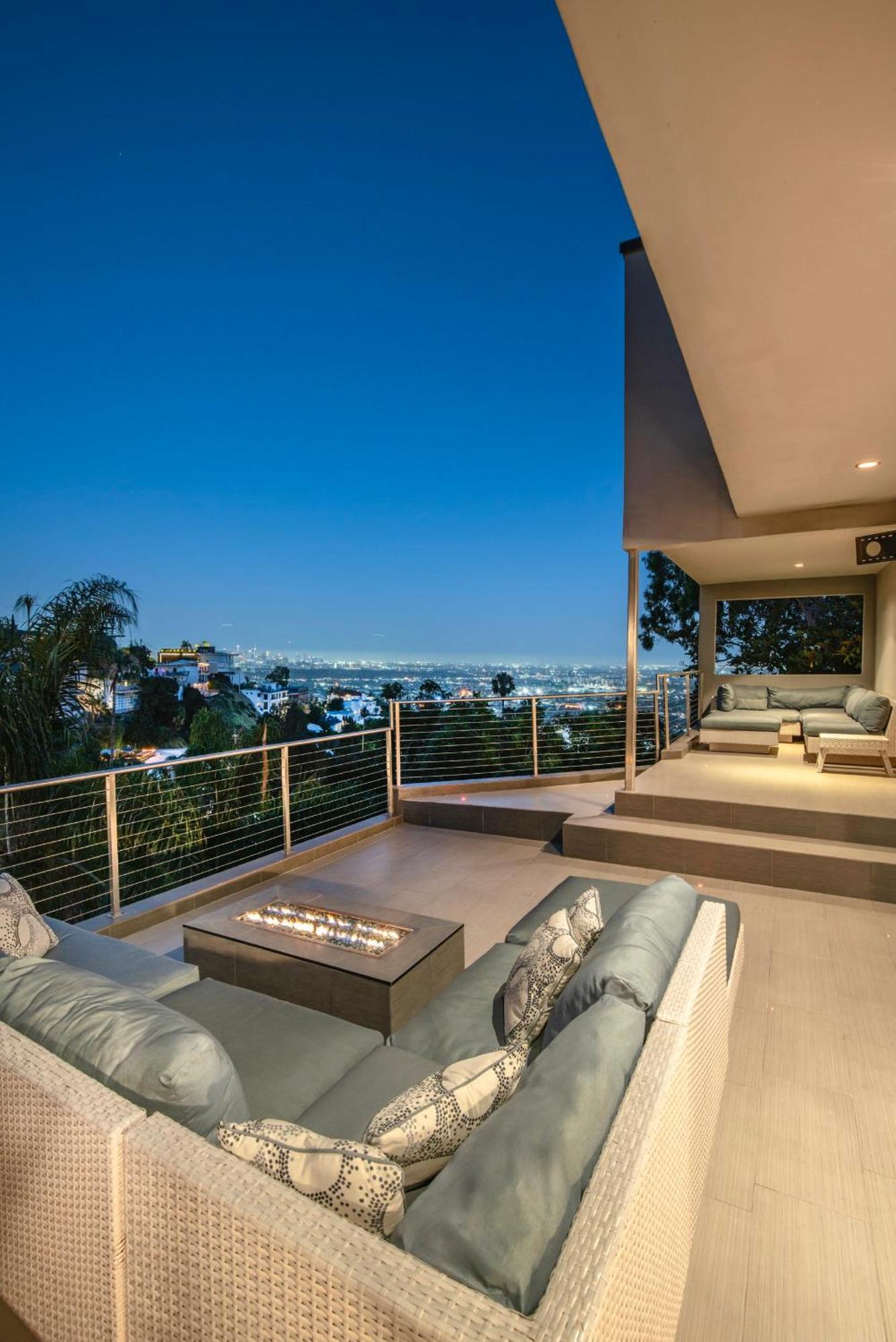 6mil 5br Sunset Strip Jetliner Views Oasis Holiday home Los Angeles