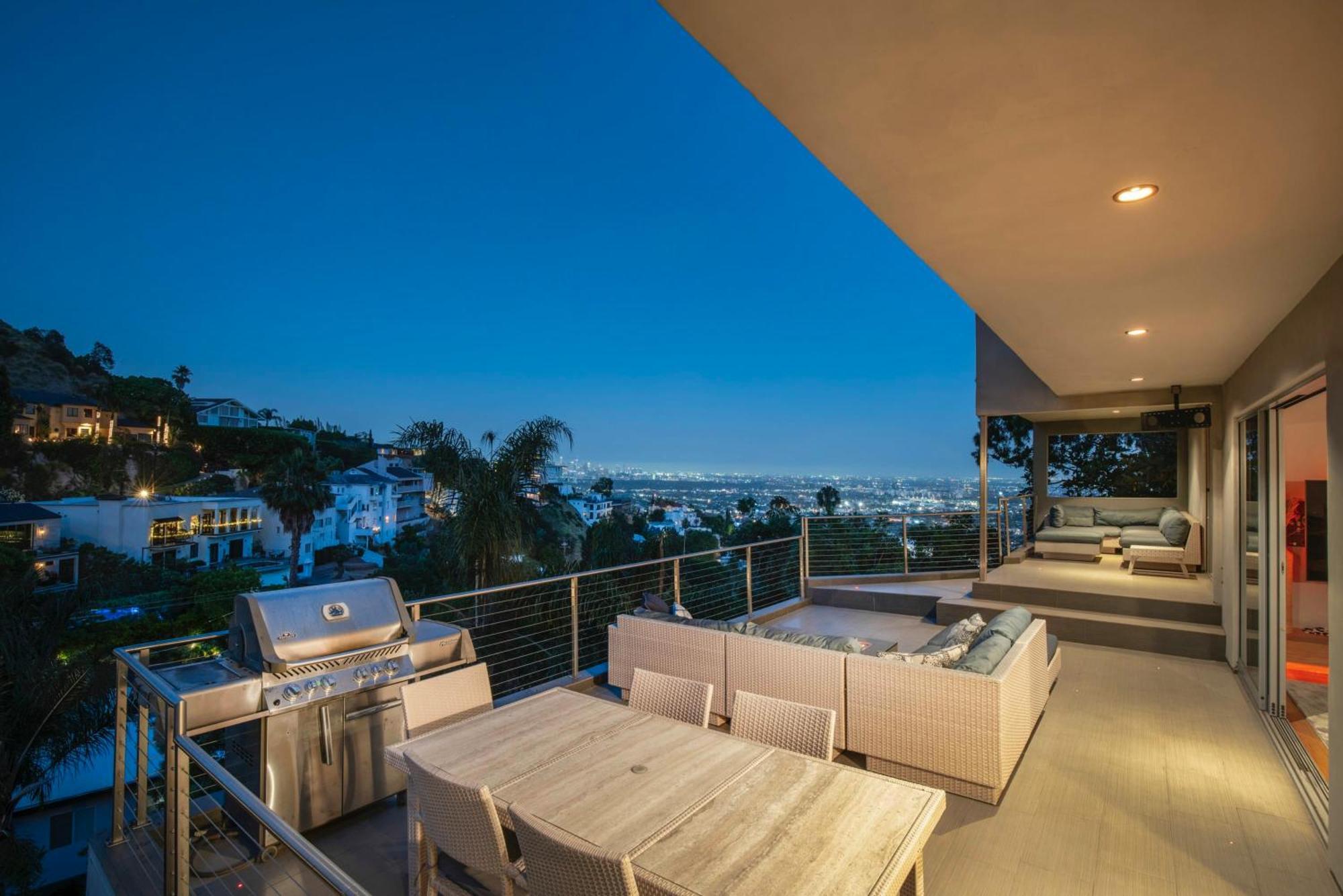 6mil 5br Sunset Strip Jetliner Views Oasis