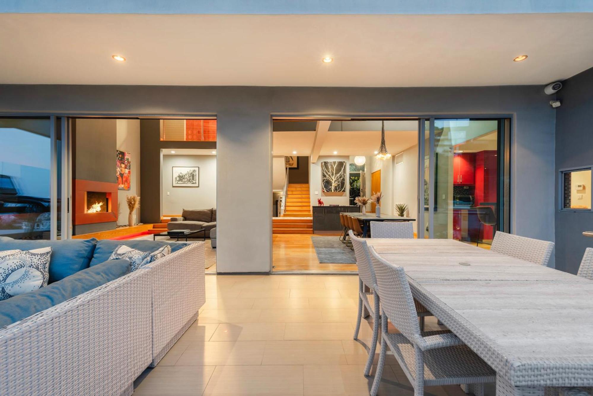 Holiday home 6mil 5br Sunset Strip Jetliner Views Oasis Los Angeles