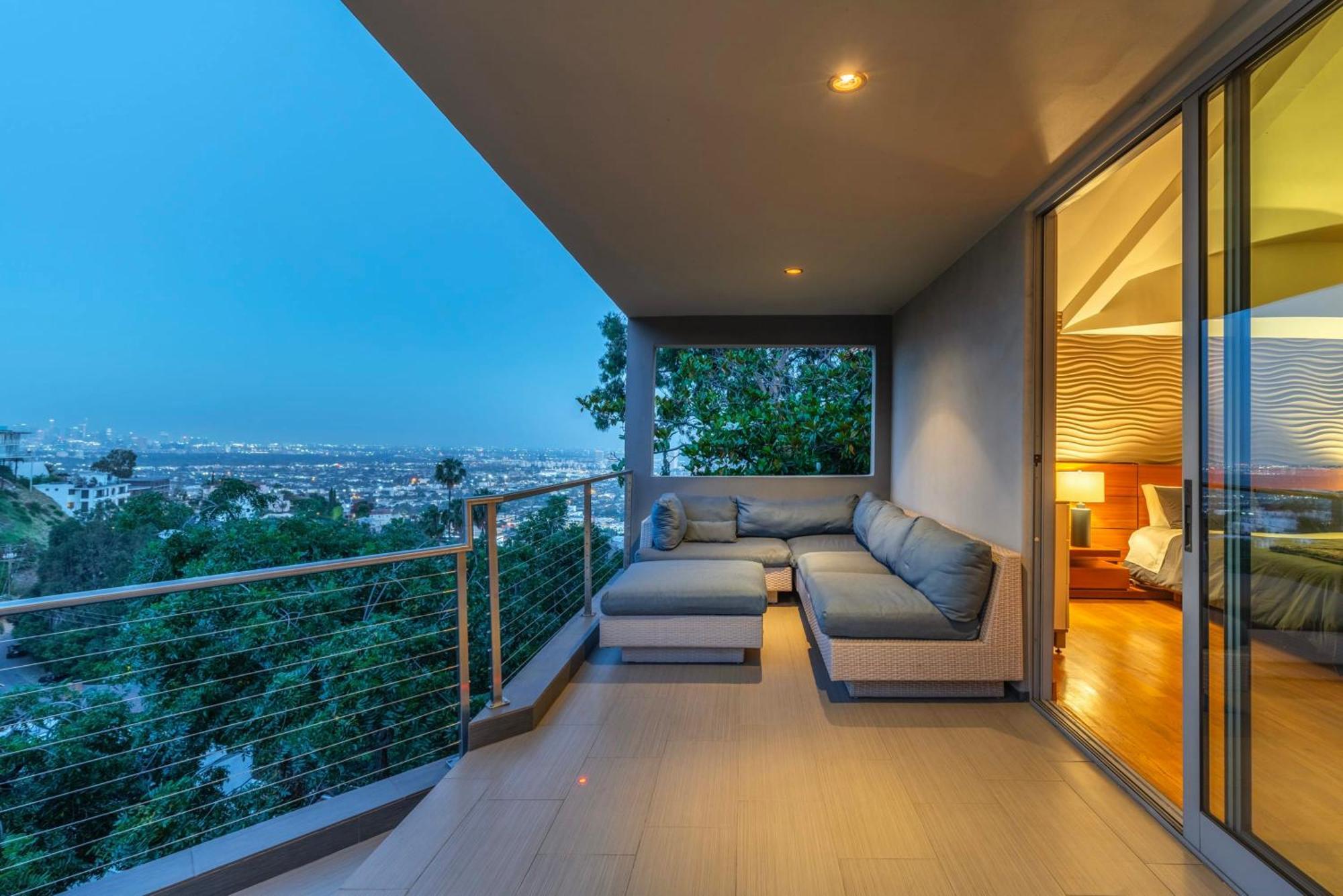 6mil 5br Sunset Strip Jetliner Views Oasis