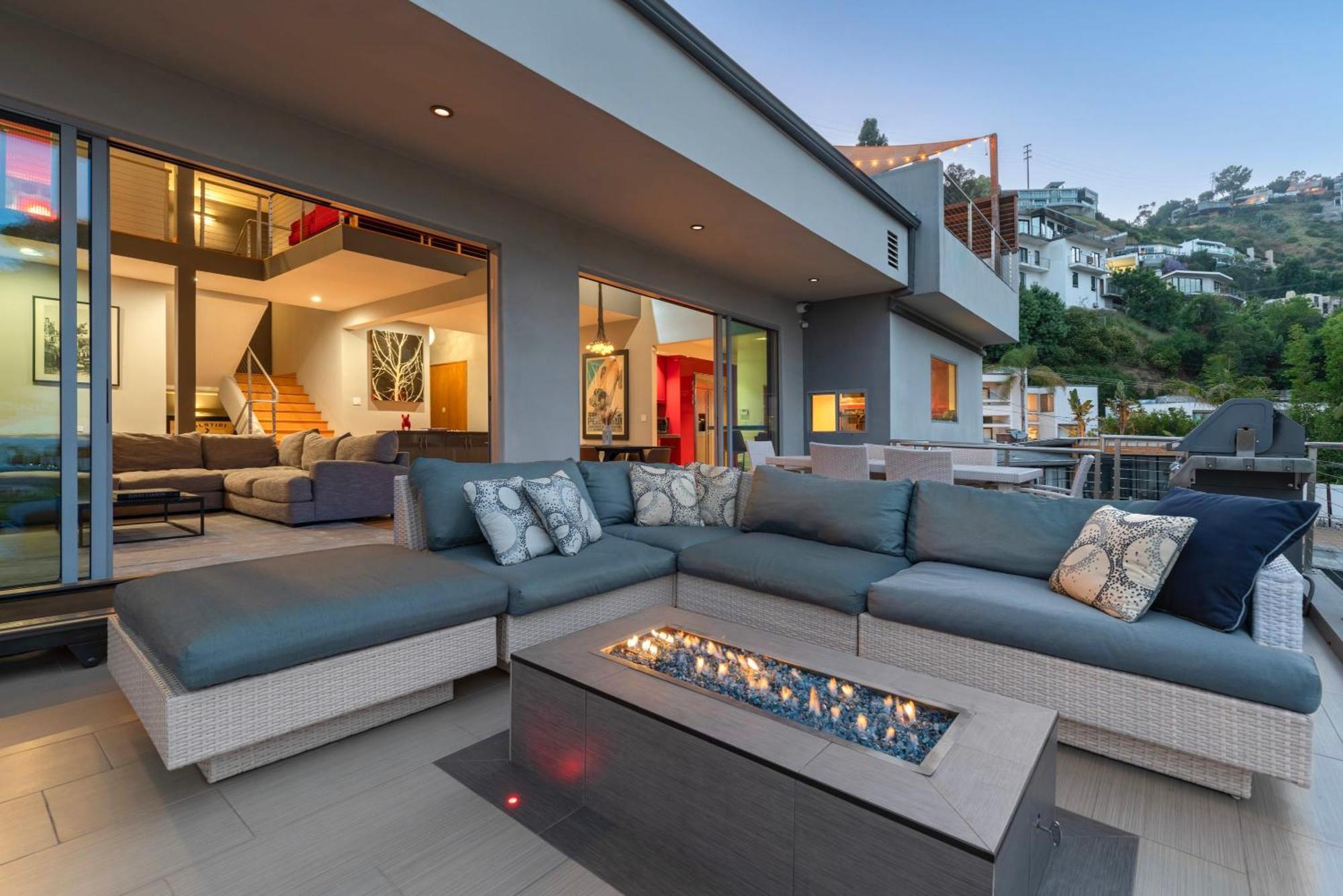 6mil 5br Sunset Strip Jetliner Views Oasis Holiday home *
