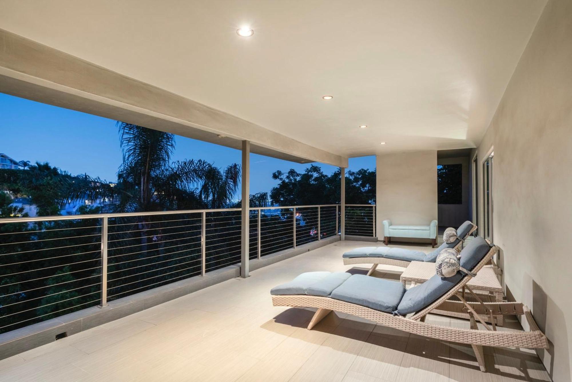 6mil 5br Sunset Strip Jetliner Views Oasis *