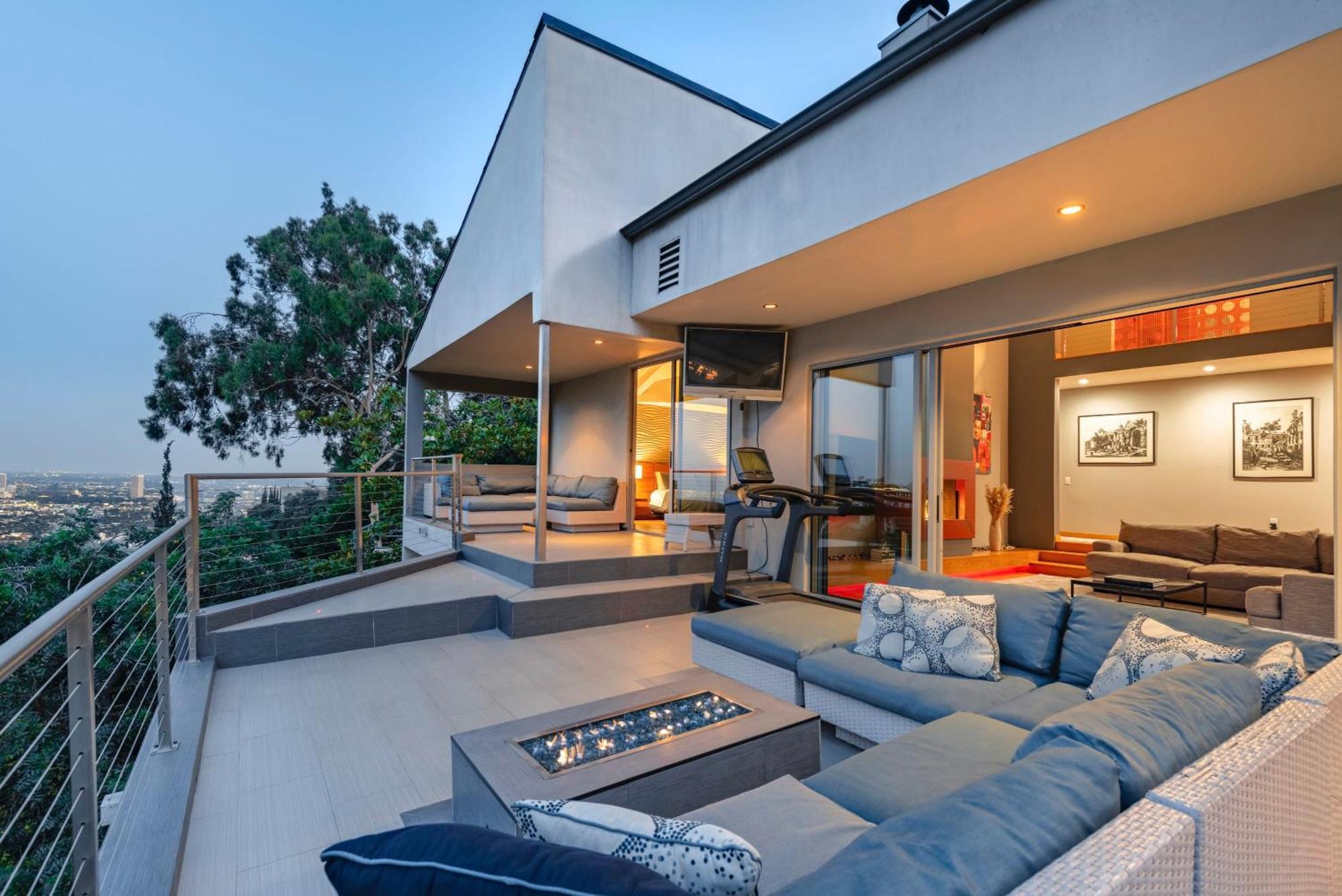 Holiday home 6mil 5br Sunset Strip Jetliner Views Oasis Los Angeles
