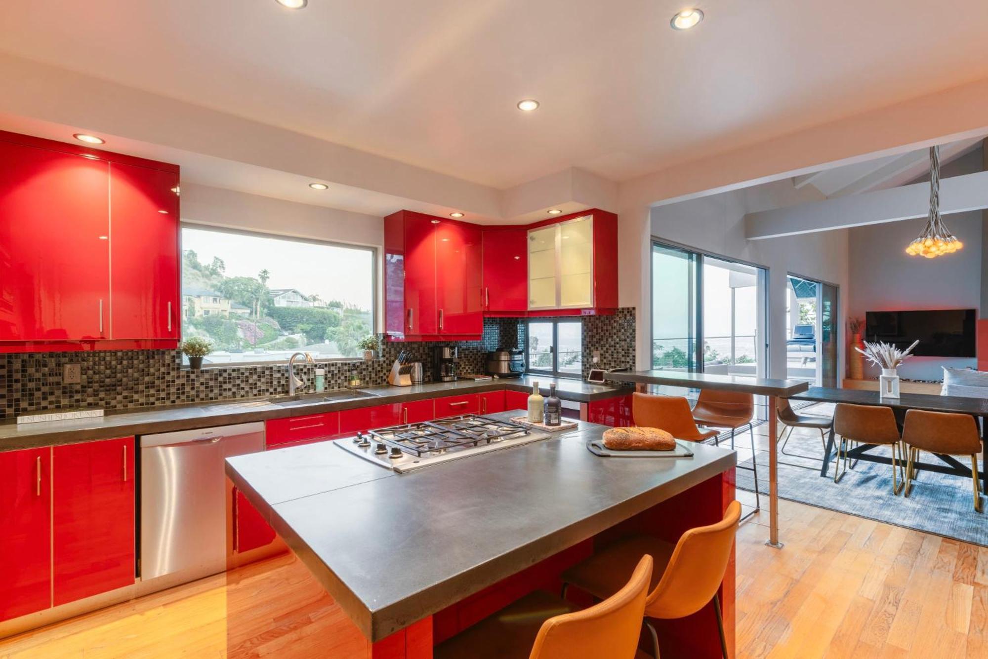 6mil 5br Sunset Strip Jetliner Views Oasis Holiday home Los Angeles