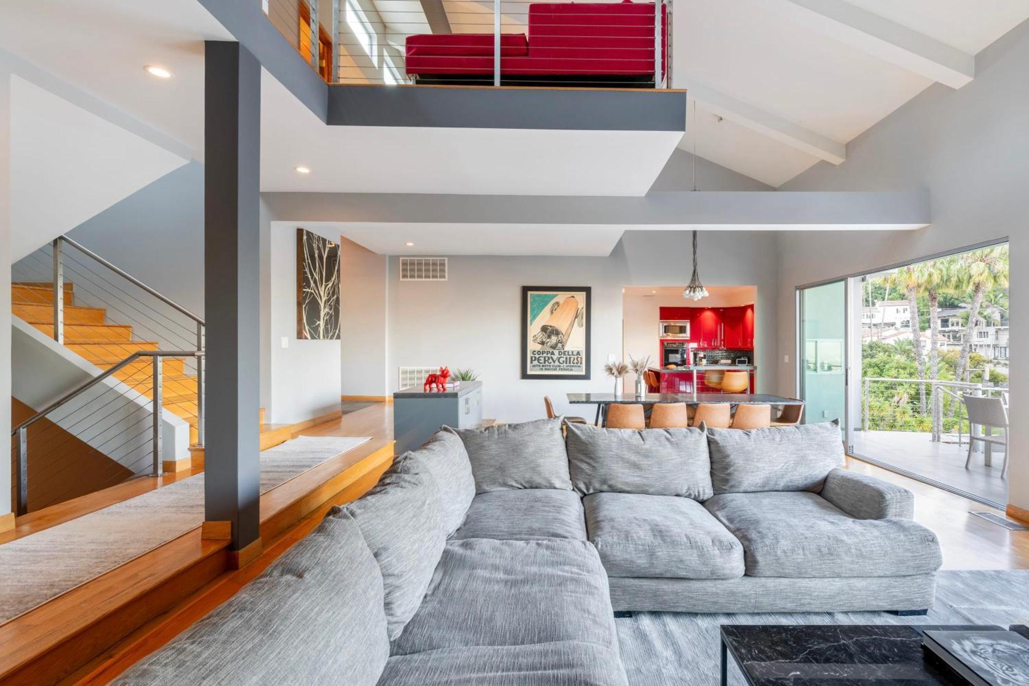 Holiday home 6mil 5br Sunset Strip Jetliner Views Oasis Los Angeles