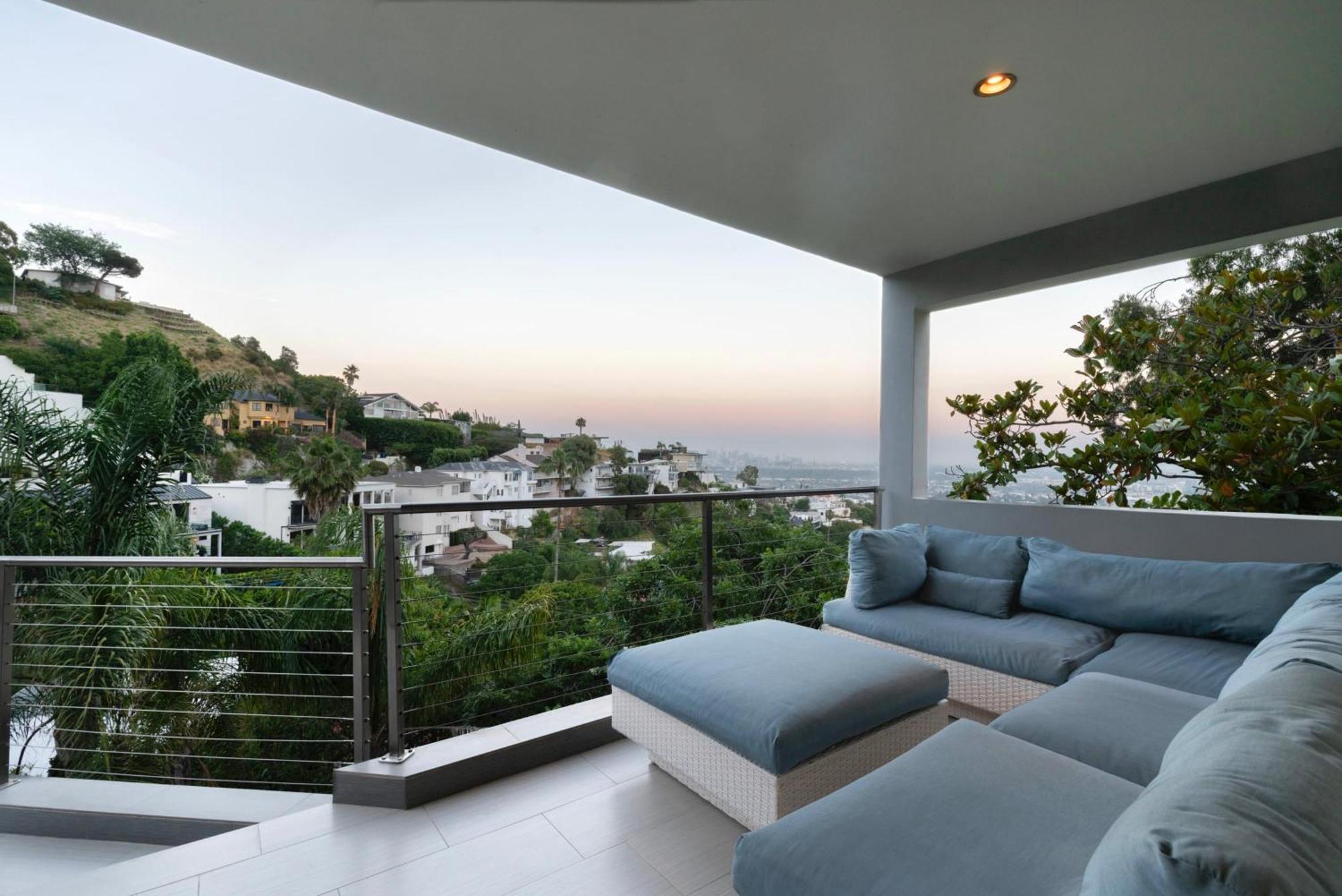 6mil 5br Sunset Strip Jetliner Views Oasis