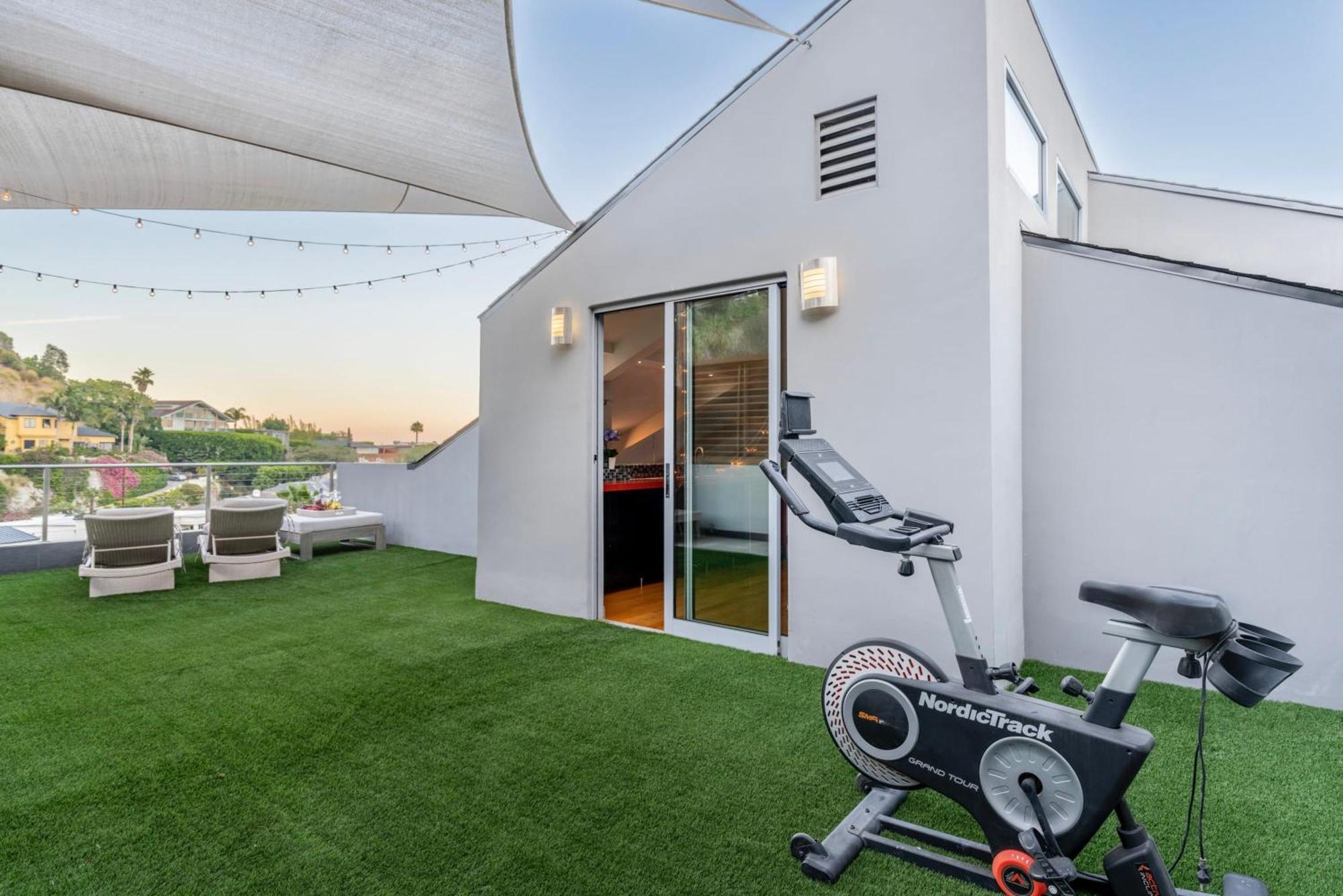 Holiday home 6mil 5br Sunset Strip Jetliner Views Oasis Los Angeles