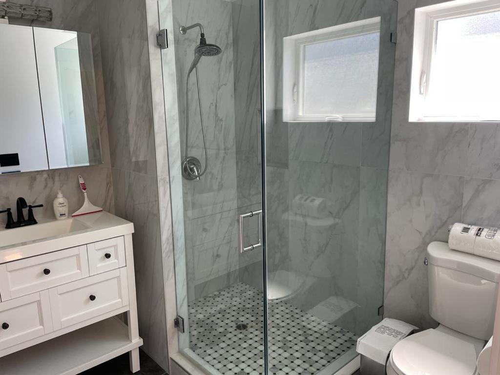 Apartment Renovateed Two-bedroom In Santa Monica