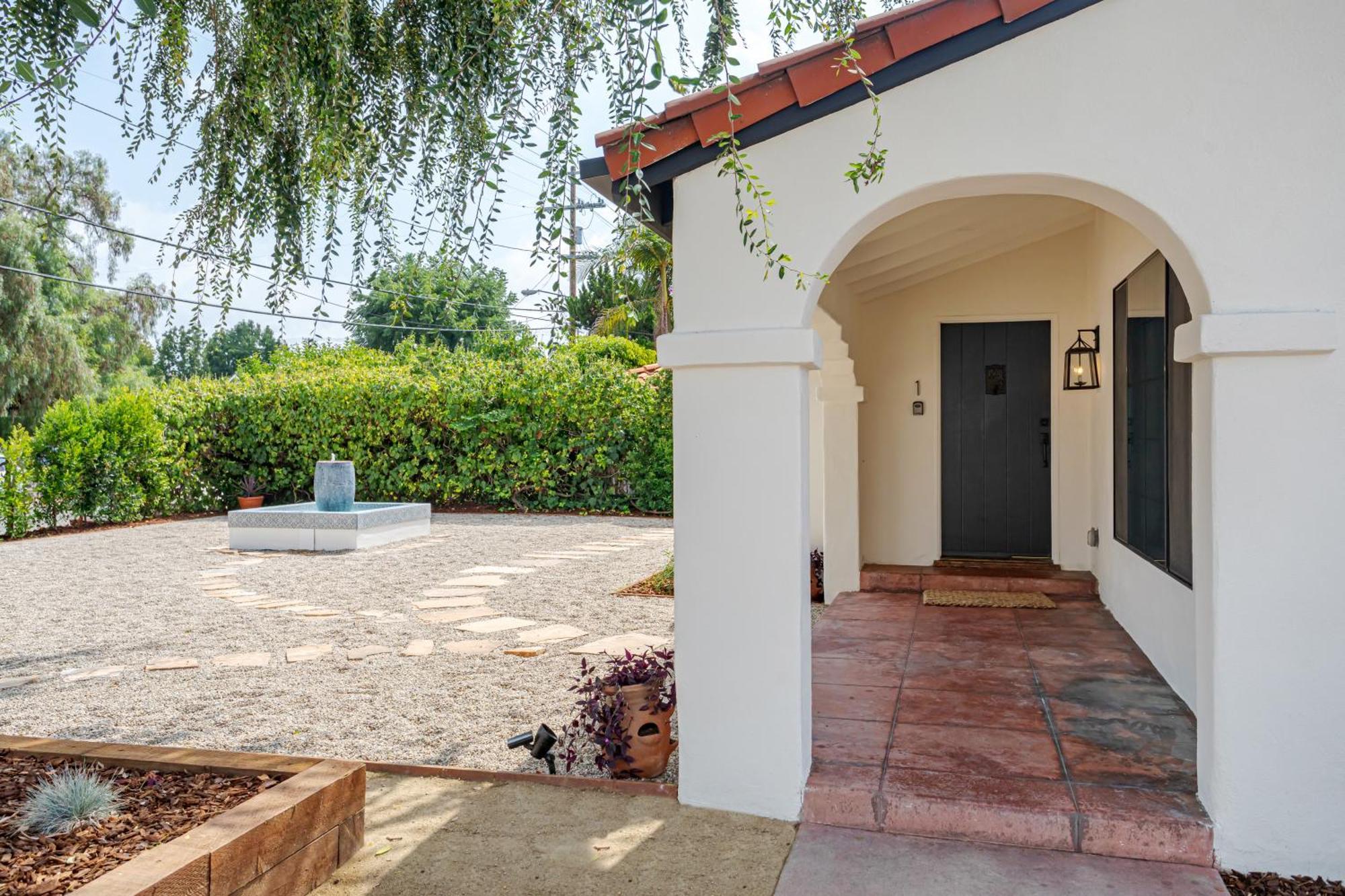 Designer 2 Bed Near Universal Sleeps 8 Hot Tub Holiday home