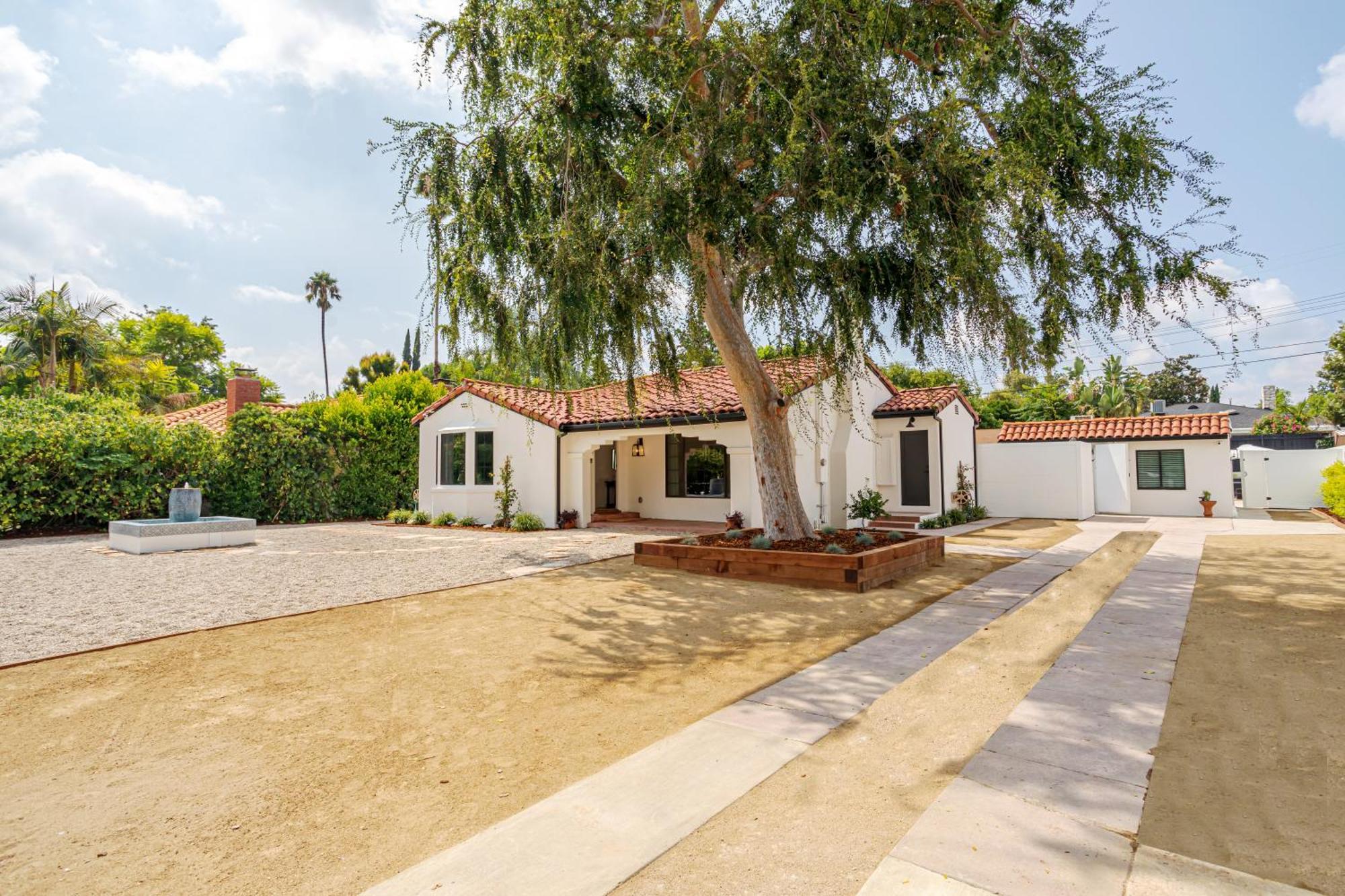 Designer 2 Bed Near Universal Sleeps 8 Hot Tub * Los Angeles
