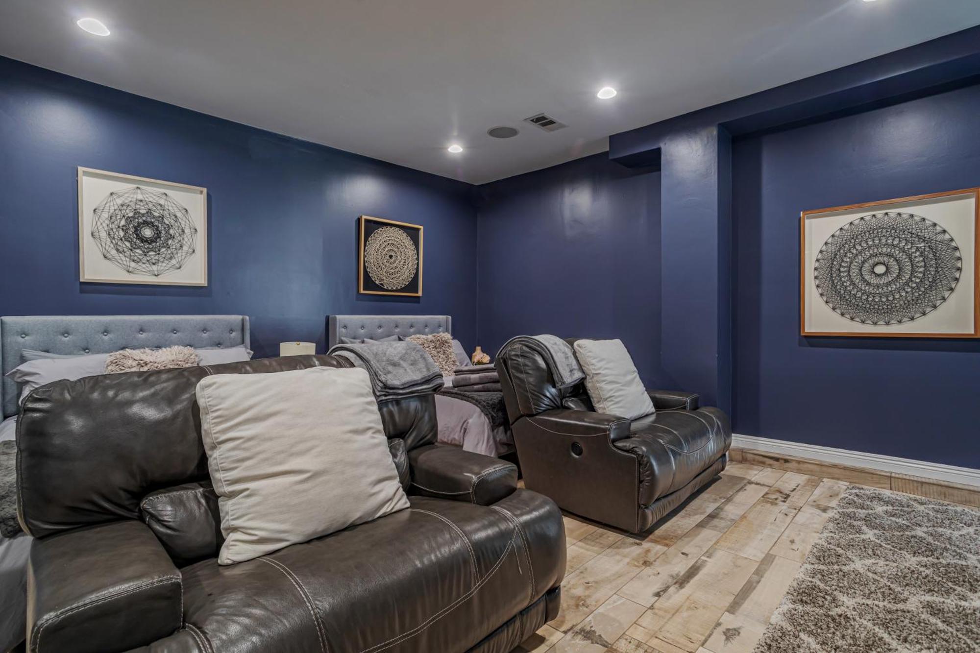 Beautiful 5 Bedroom 8 Bed Sleeps Up To 16 With Pool Near Universal * Los Angeles