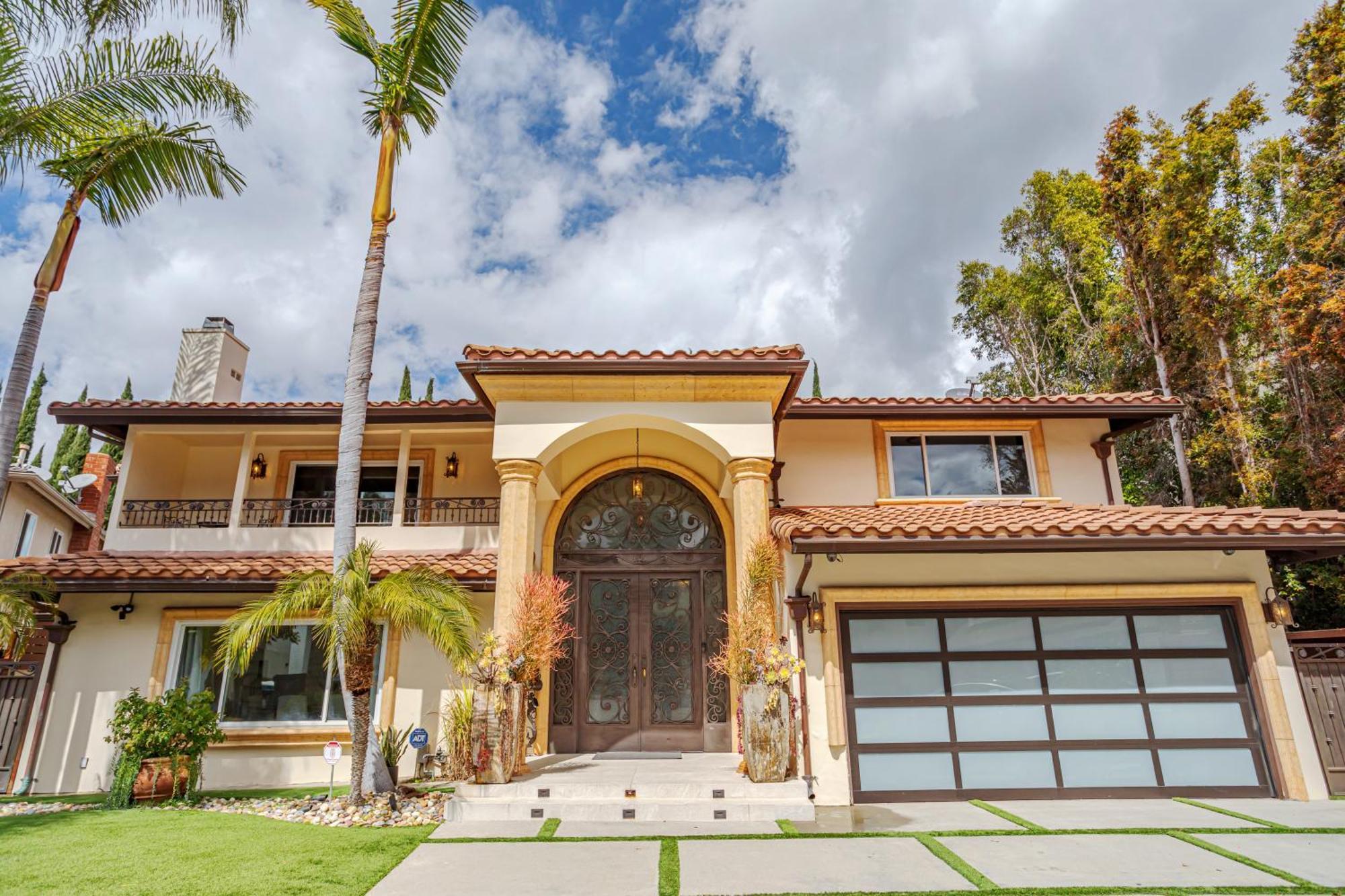 Beautiful 5 Bedroom 8 Bed Sleeps Up To 16 With Pool Near Universal Holiday home *