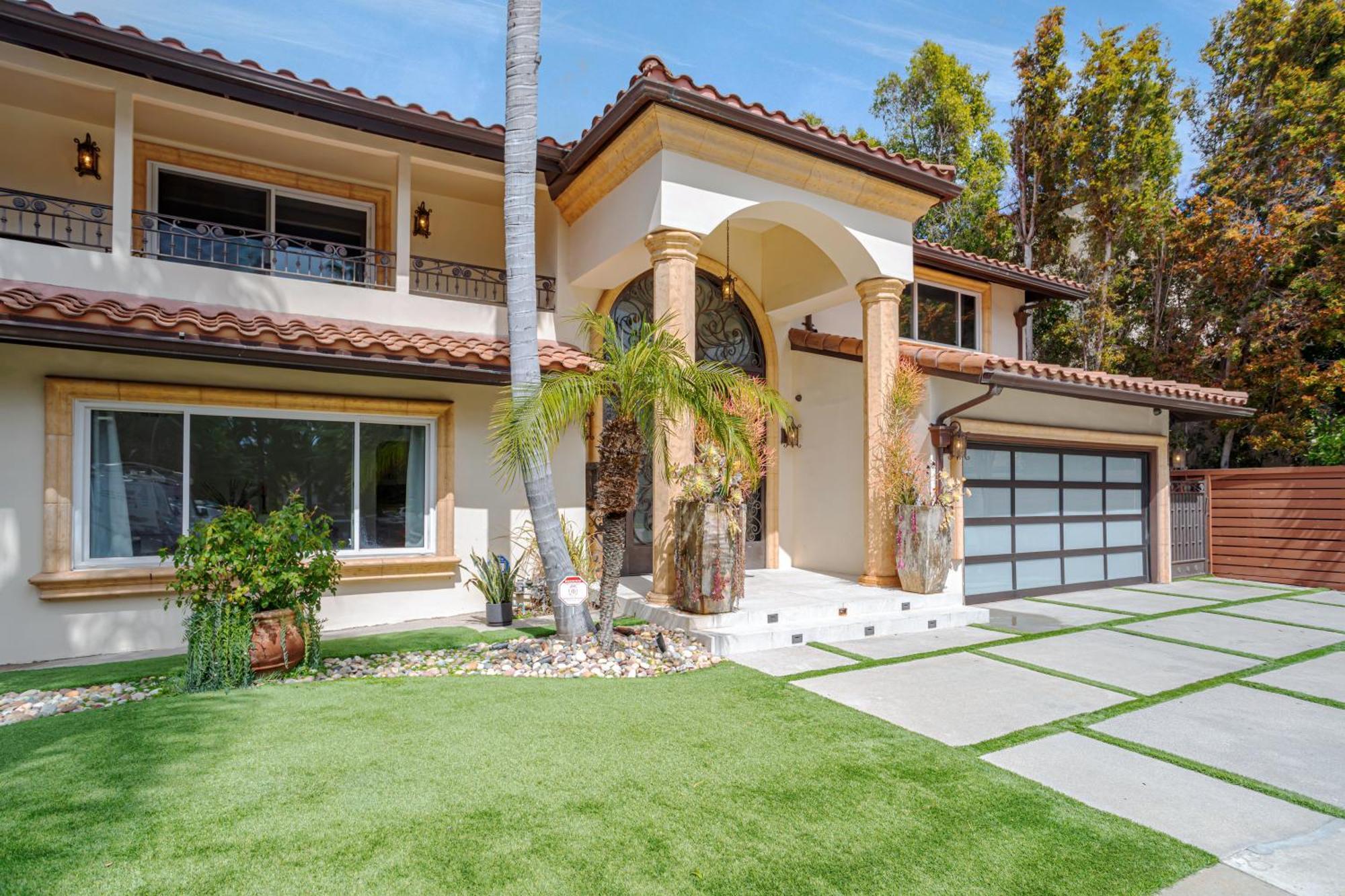 Beautiful 5 Bedroom 8 Bed Sleeps Up To 16 With Pool Near Universal Holiday home